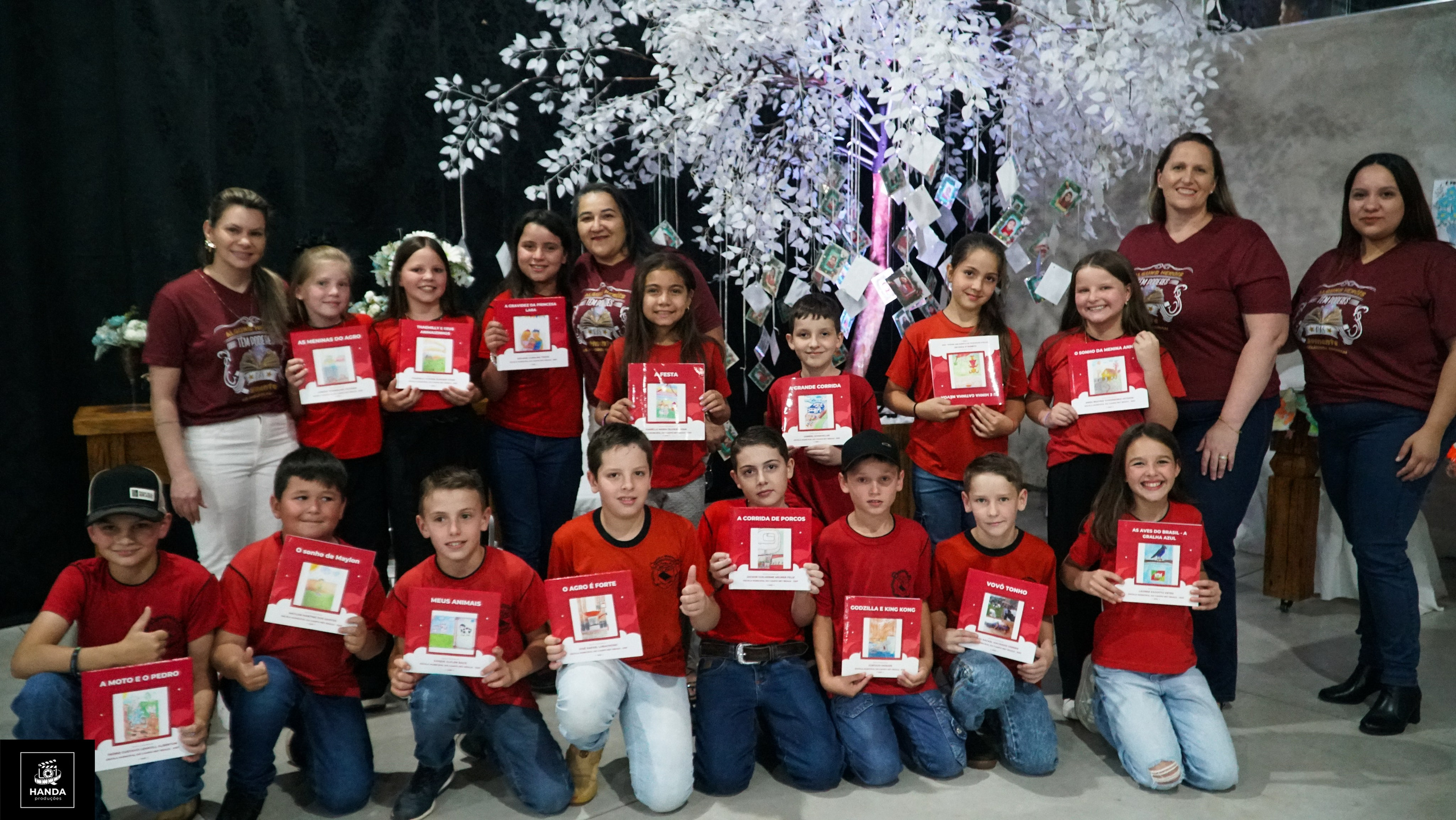 Noite autógrafos colégio Aurélio Buarque de Holanda. Handa Produções