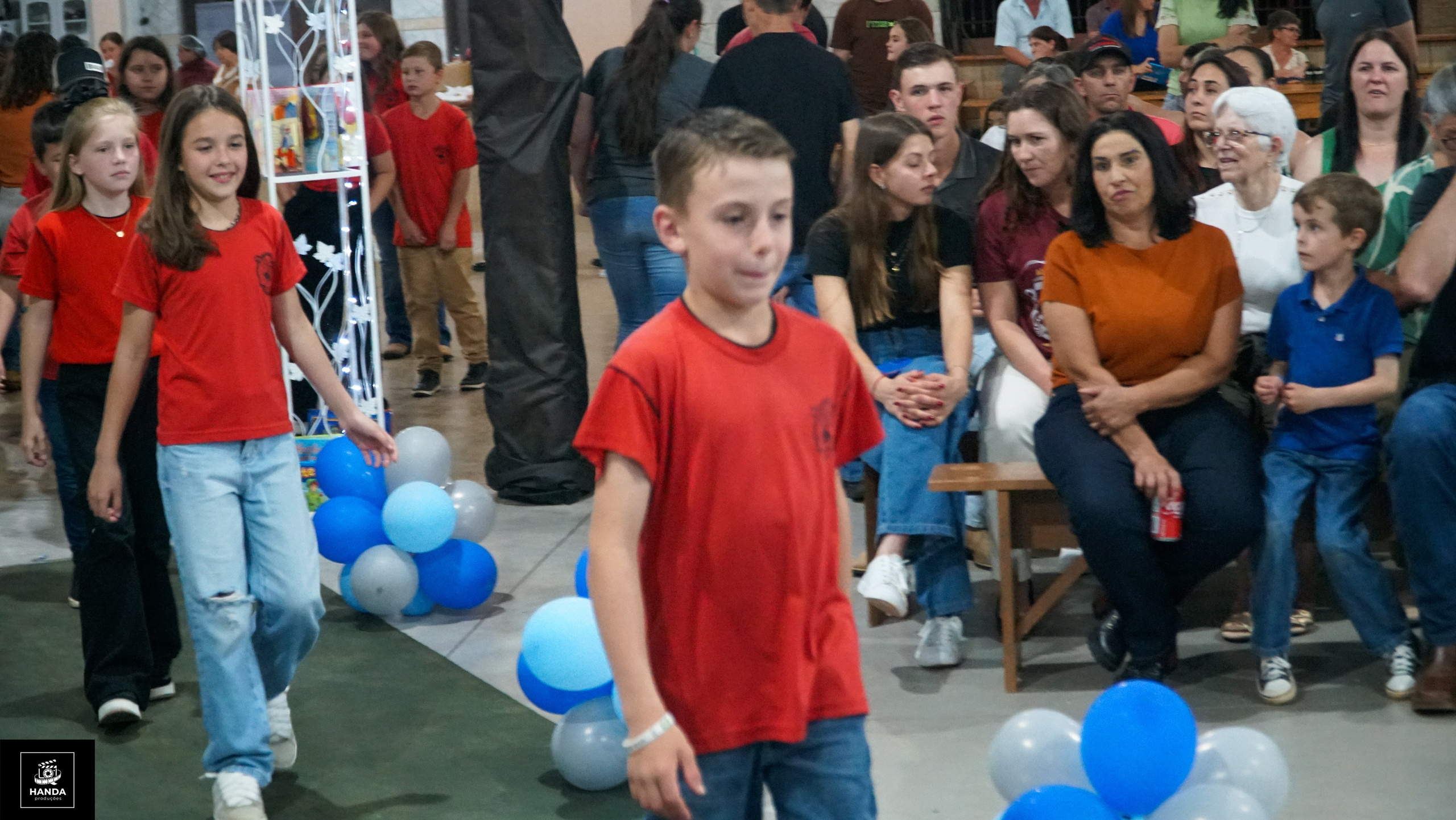 Noite autógrafos colégio Aurélio Buarque de Holanda. Handa Produções