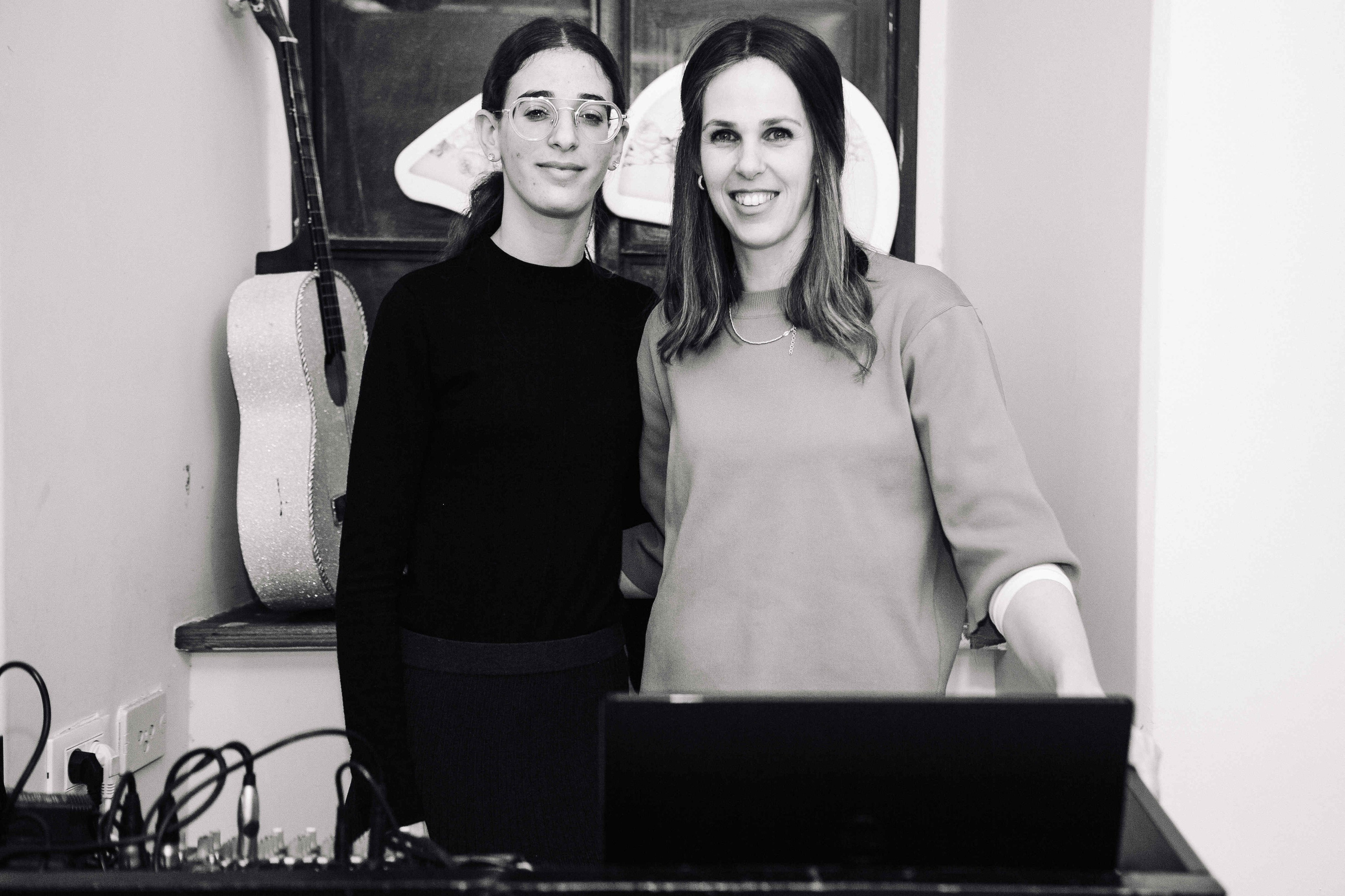 PARTY IN A RESTAURANT WITH THE WHOLE FAMILY. Https://shi-photo.com/