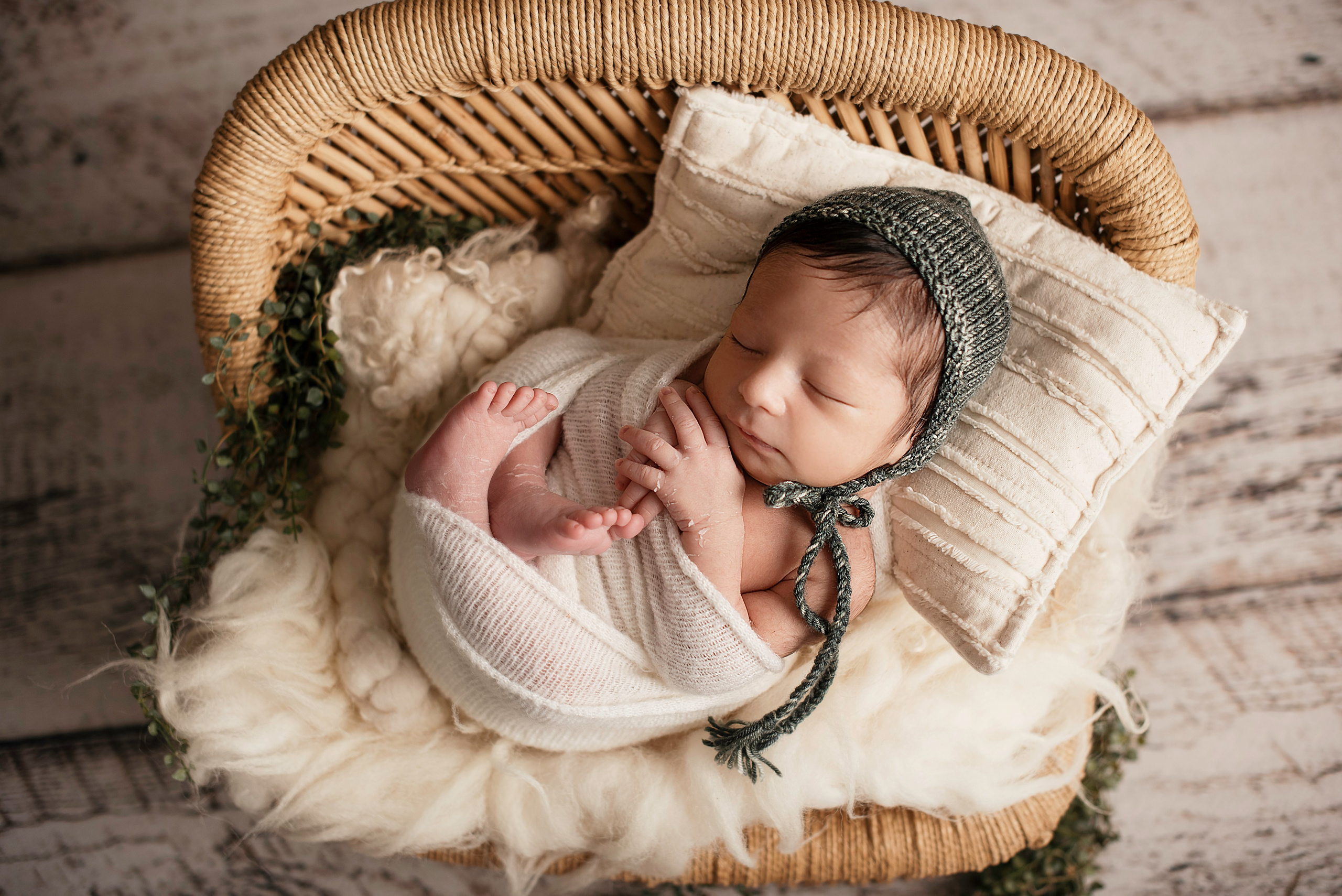 Koosha, 10 days. Newborn, pregnancy, family photographer in New Jersey