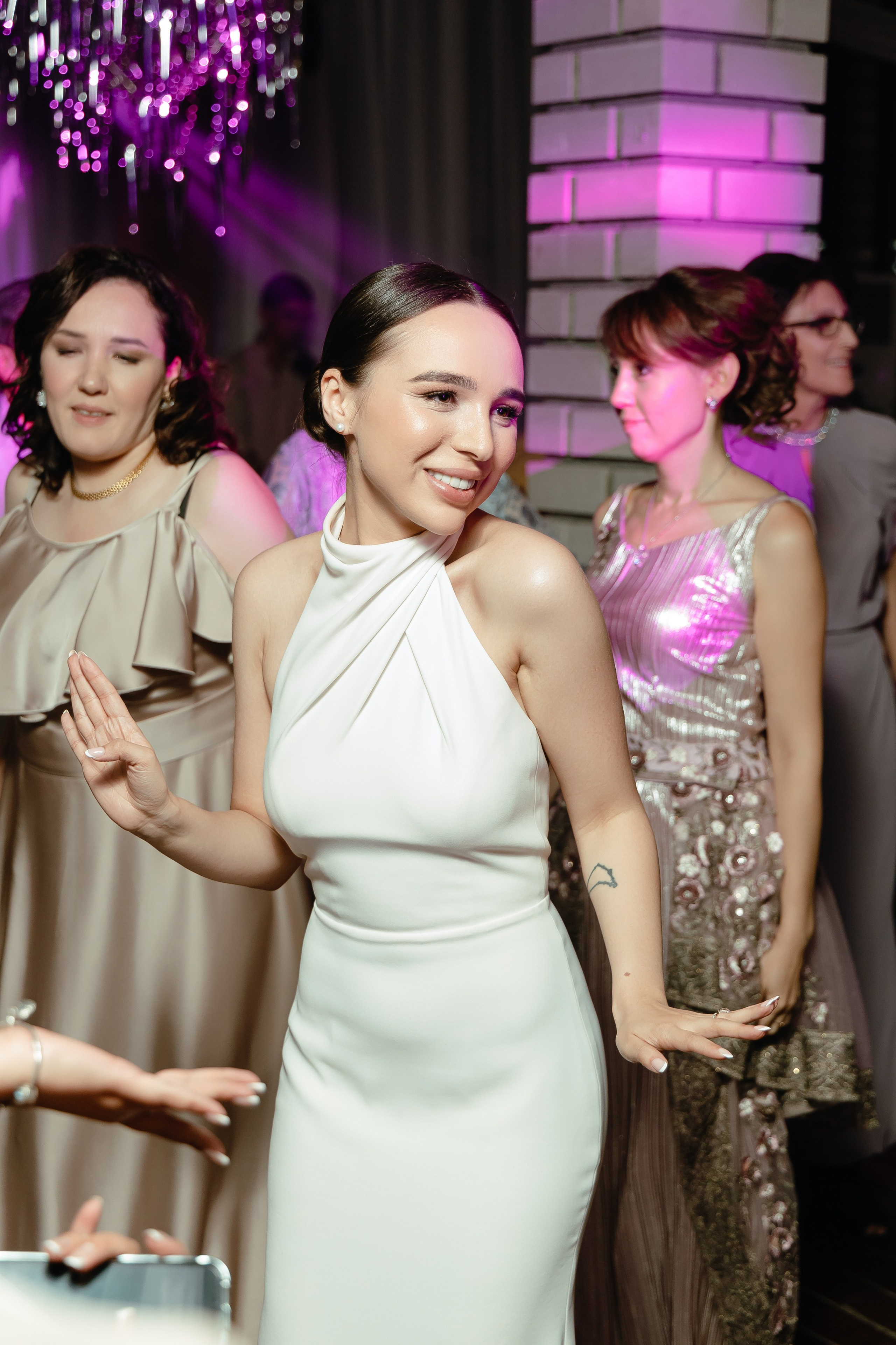 Thomas & Suyumbika. Главная