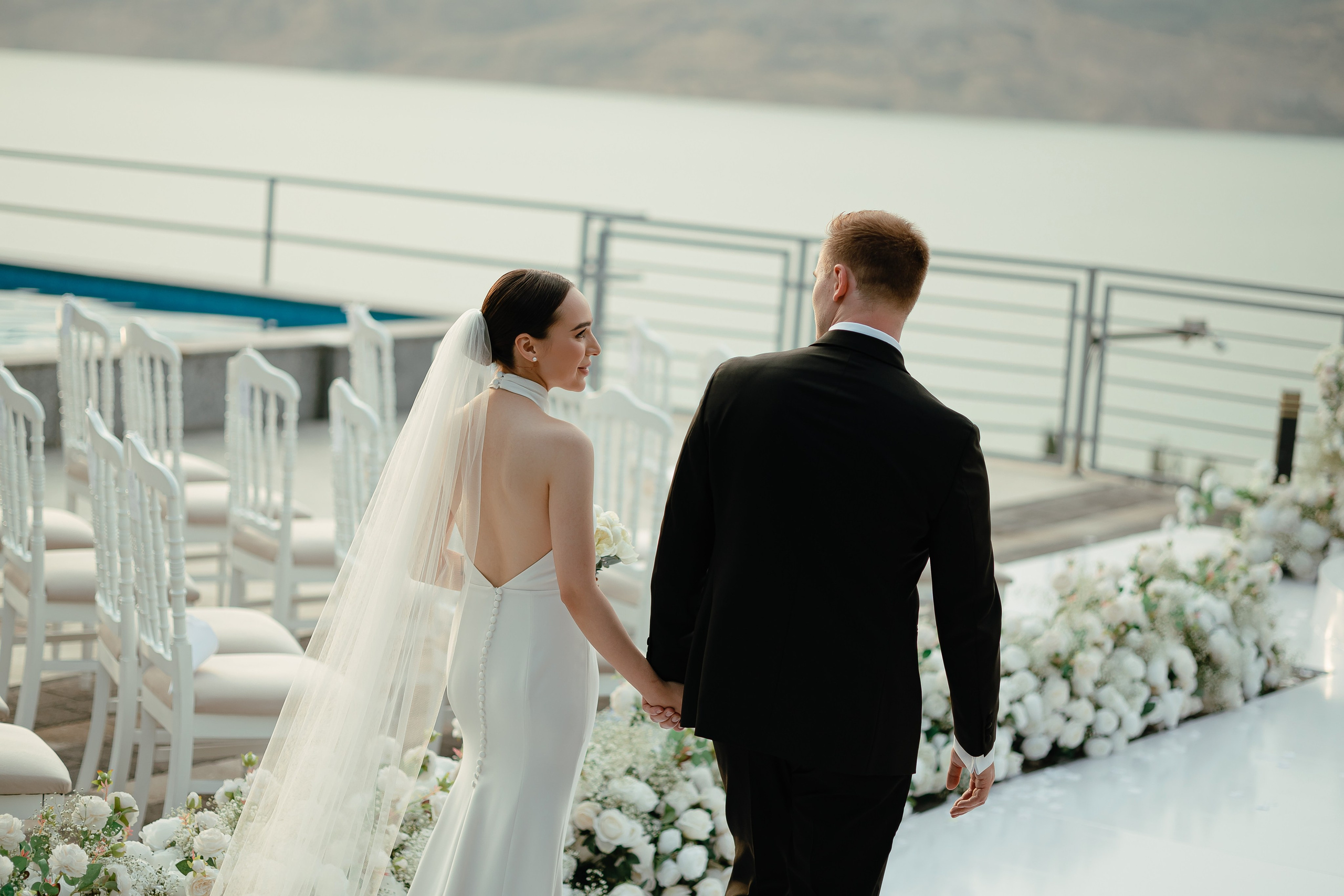 Thomas & Suyumbika. Главная