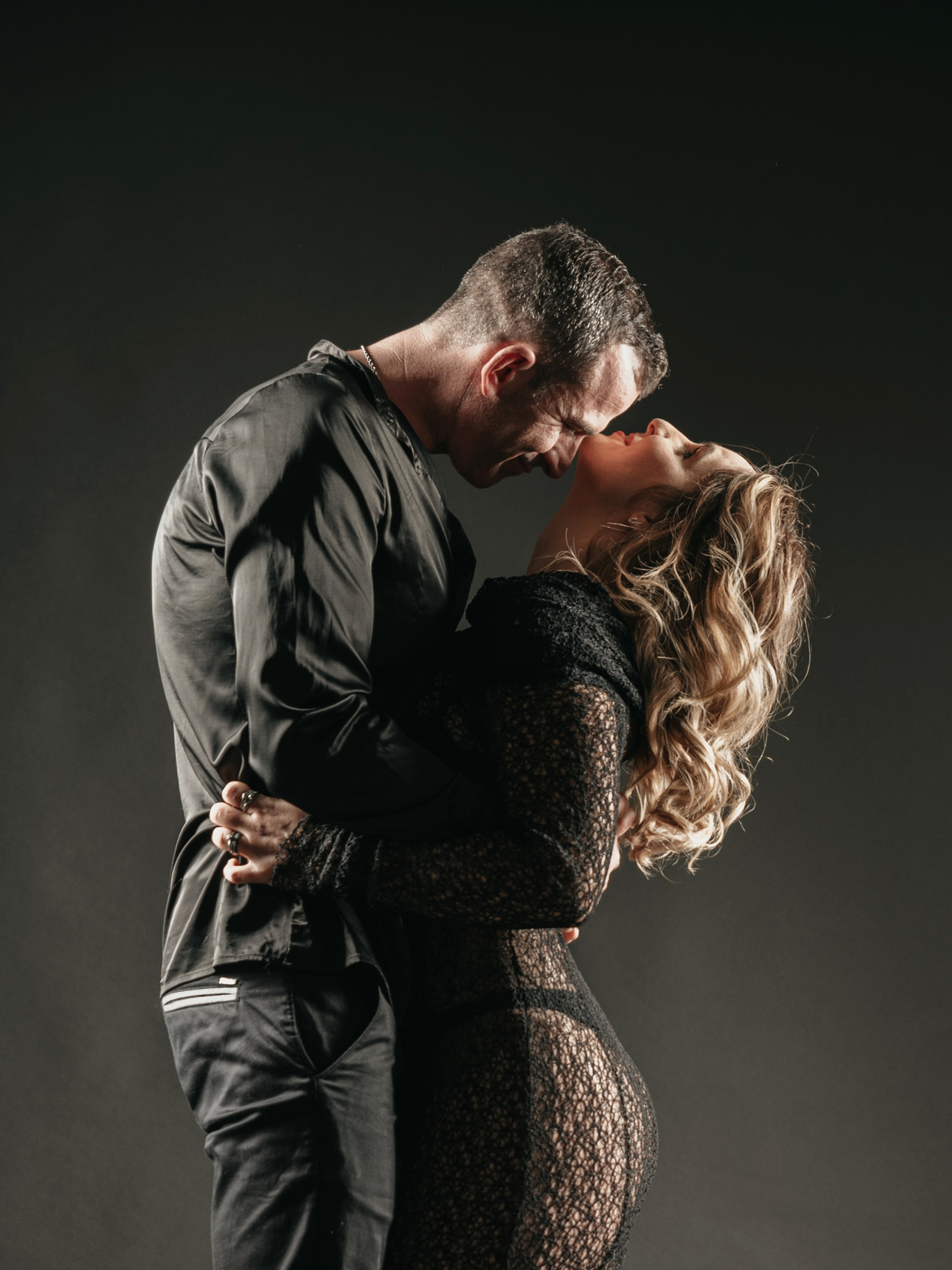 ANA and NELSON. Studio. Anastasiia Antoniuk portrait, family and couple photographer, Portugal