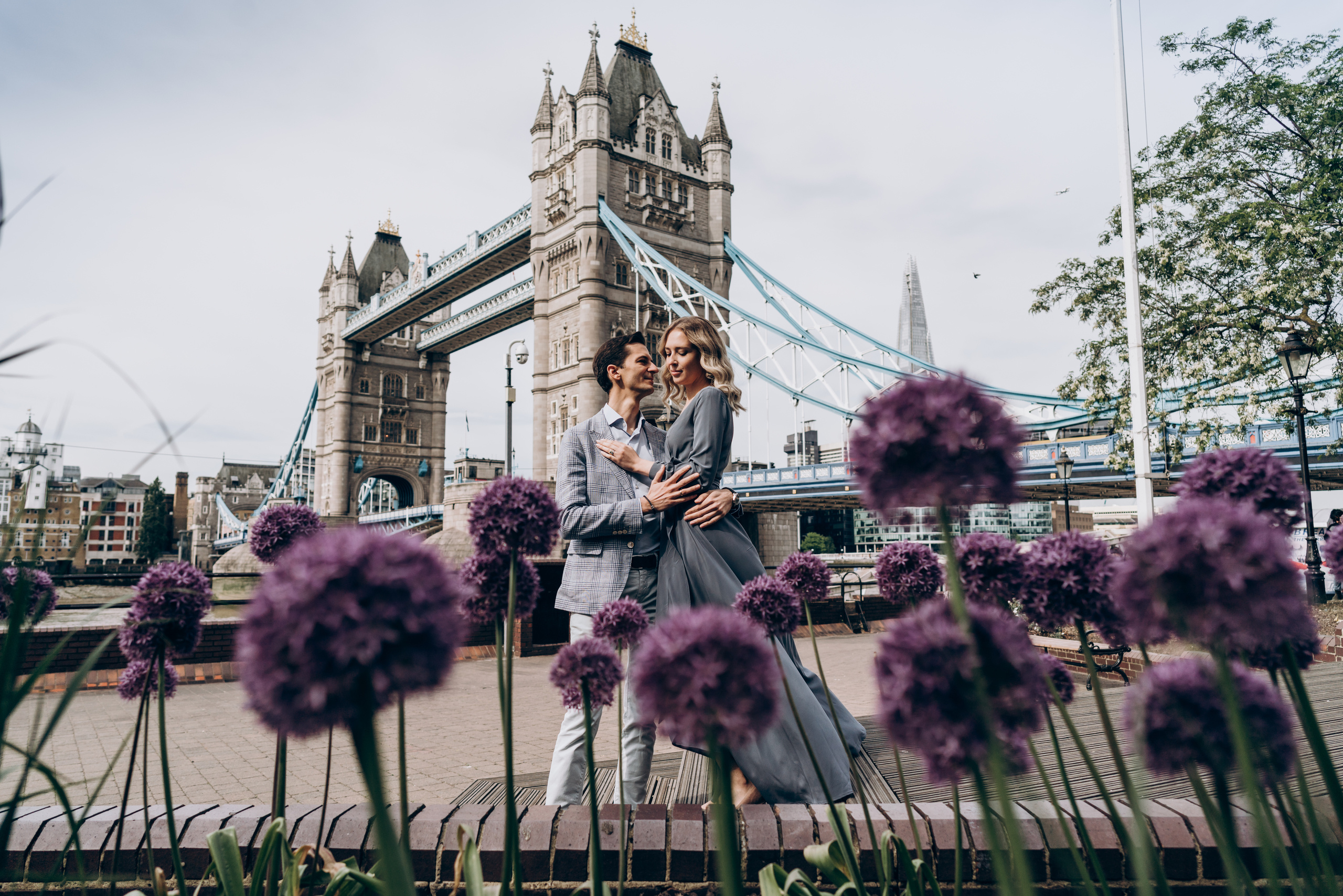 Casual Engagement session by Tower Bridge. London Wedding Photographer|Natasha Ferreira
