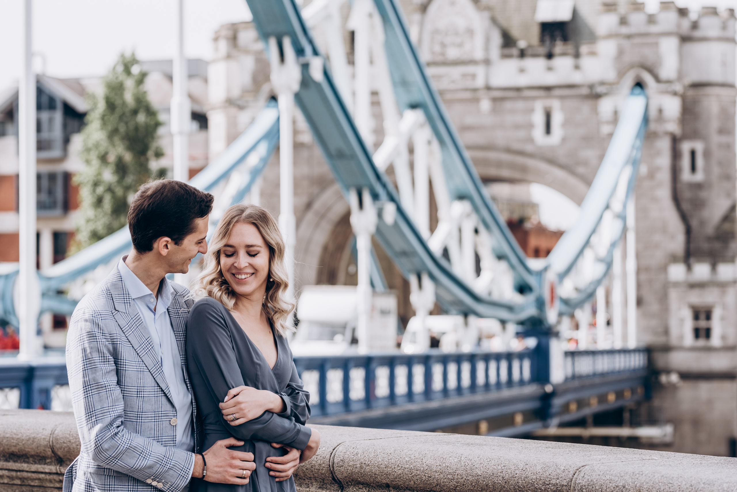 Casual Engagement session by Tower Bridge. London Wedding Photographer|Natasha Ferreira