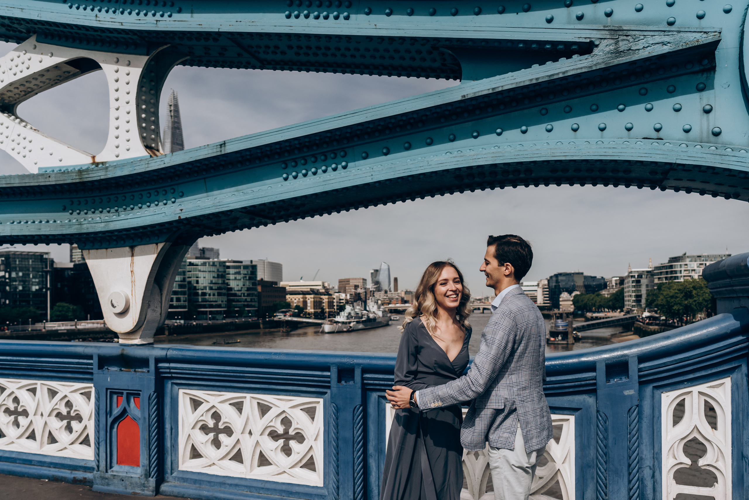 Casual Engagement session by Tower Bridge. London Wedding Photographer|Natasha Ferreira