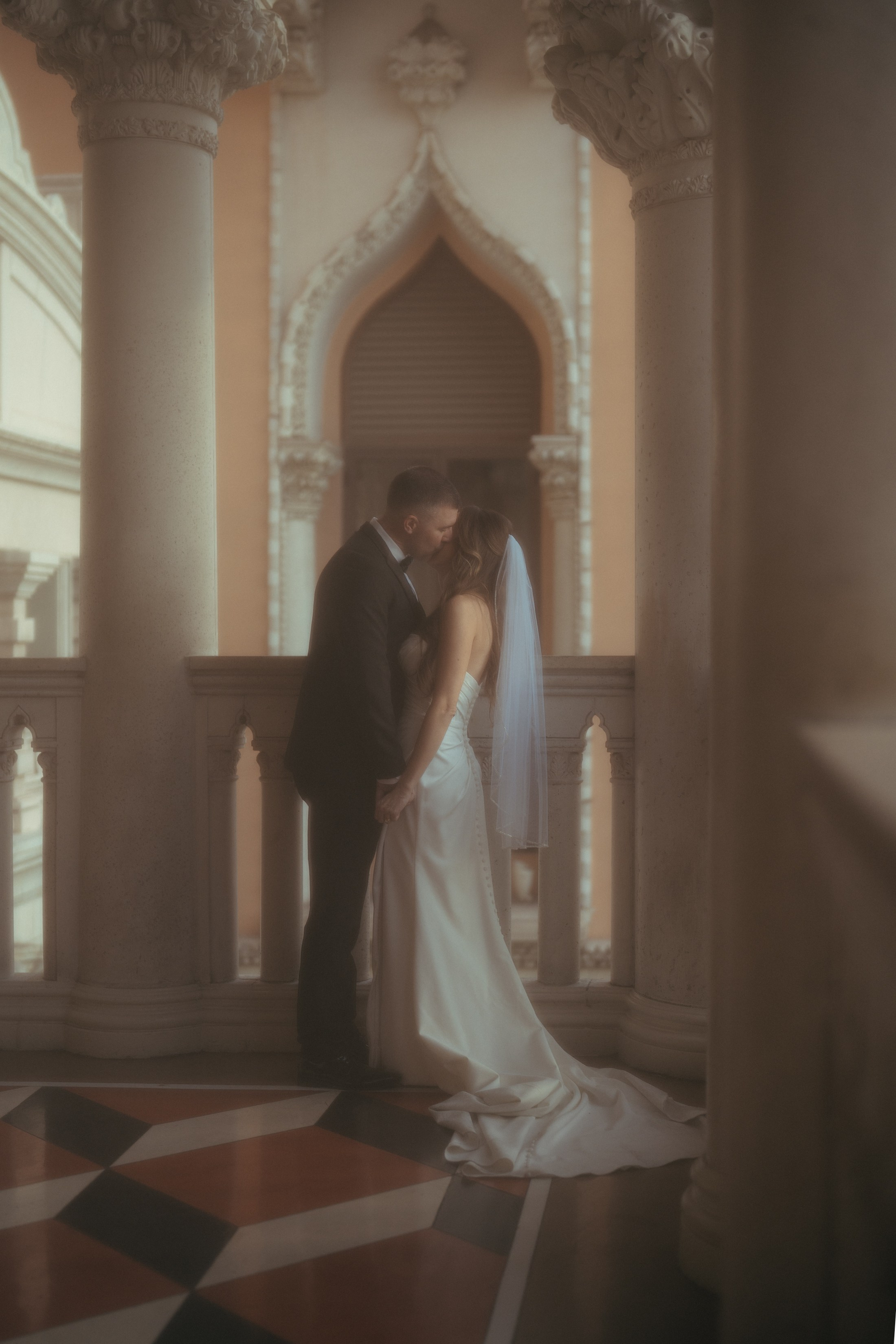 L&C. Wedding & elopement photographer Viktoriya Kravtsov. Las Vegas