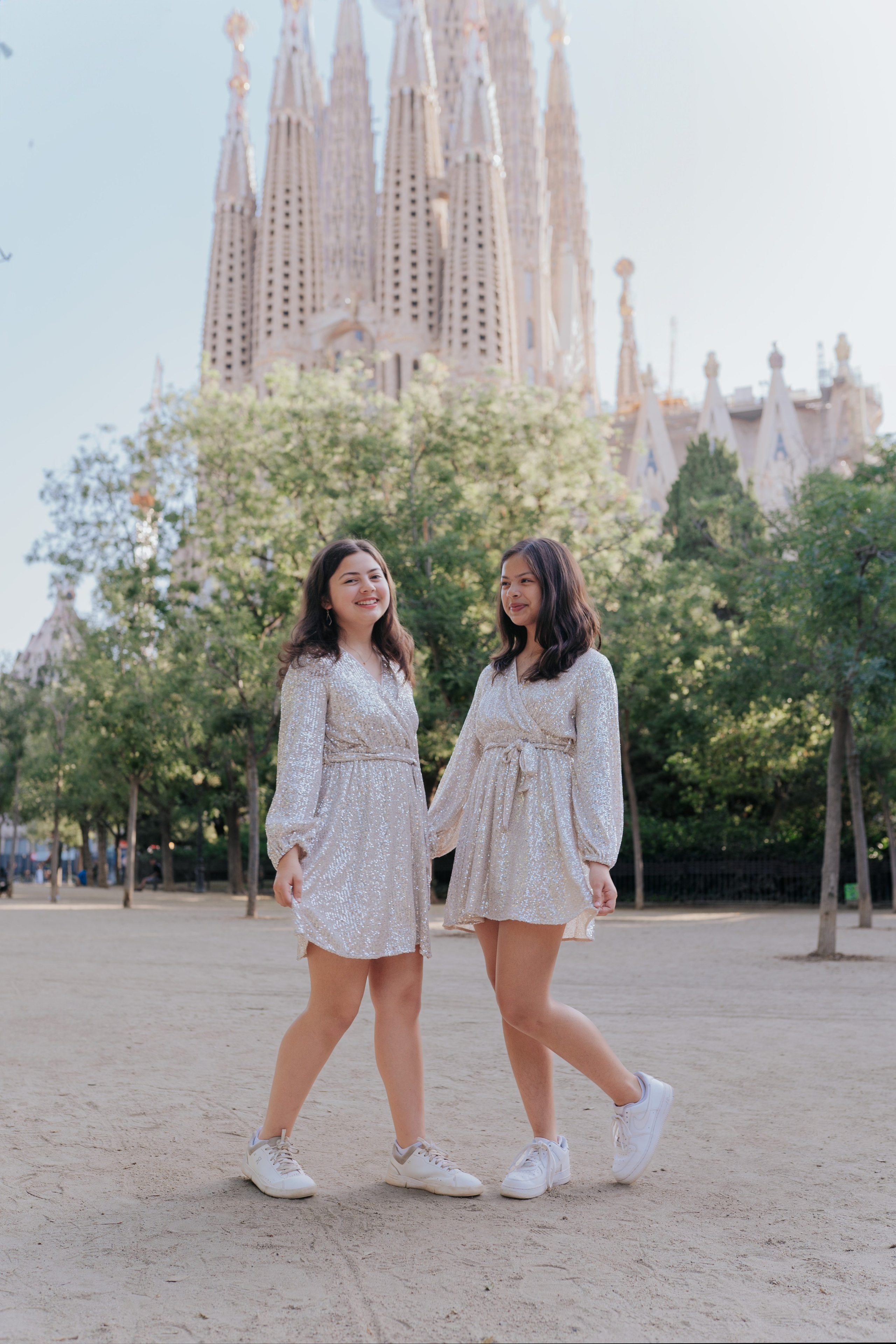 Sagrada Familia Sisters Photoshoot - Photographer in Barcelona, Spain