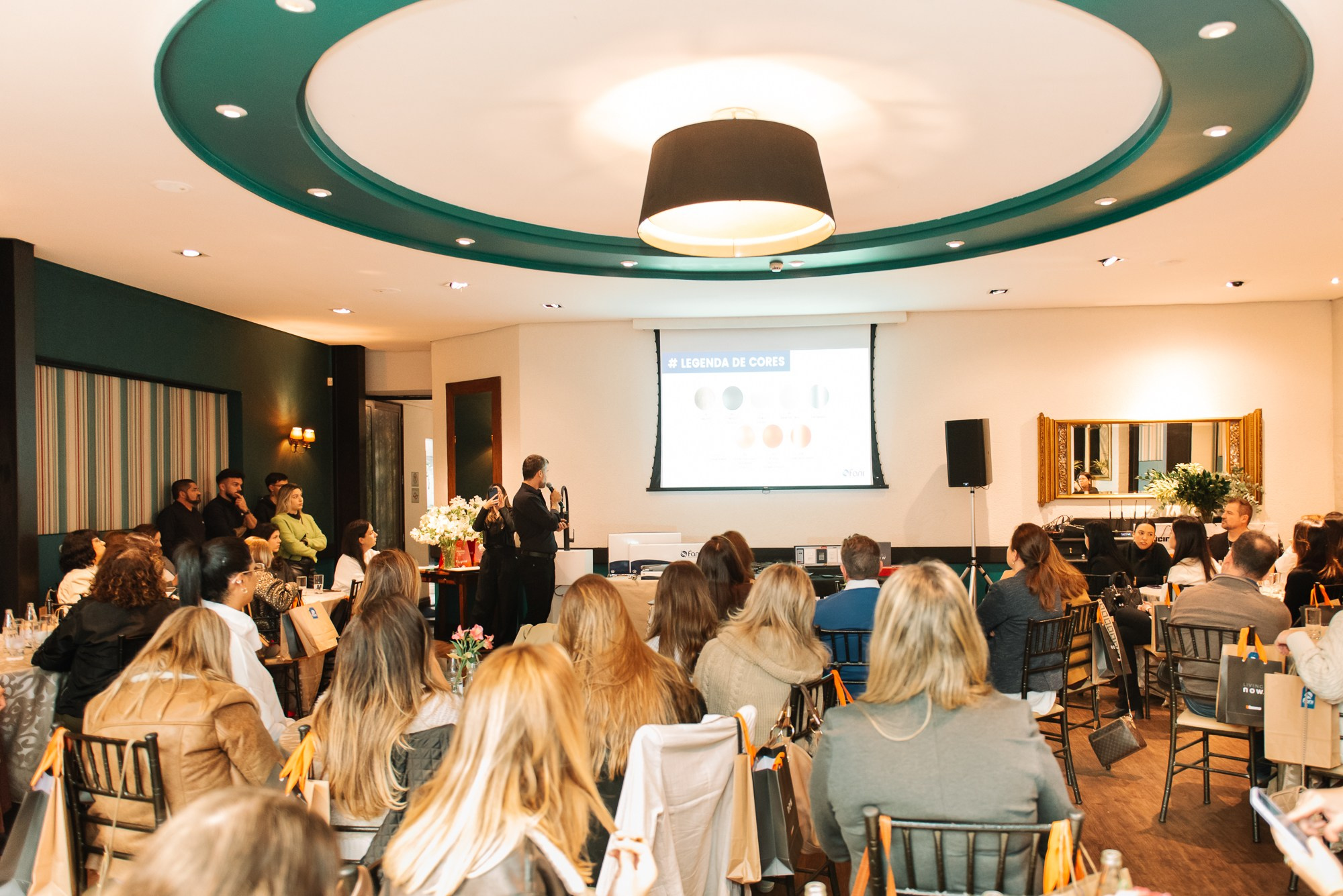 Café + Conteúdo | Casa Pinezi. 78 Imagens