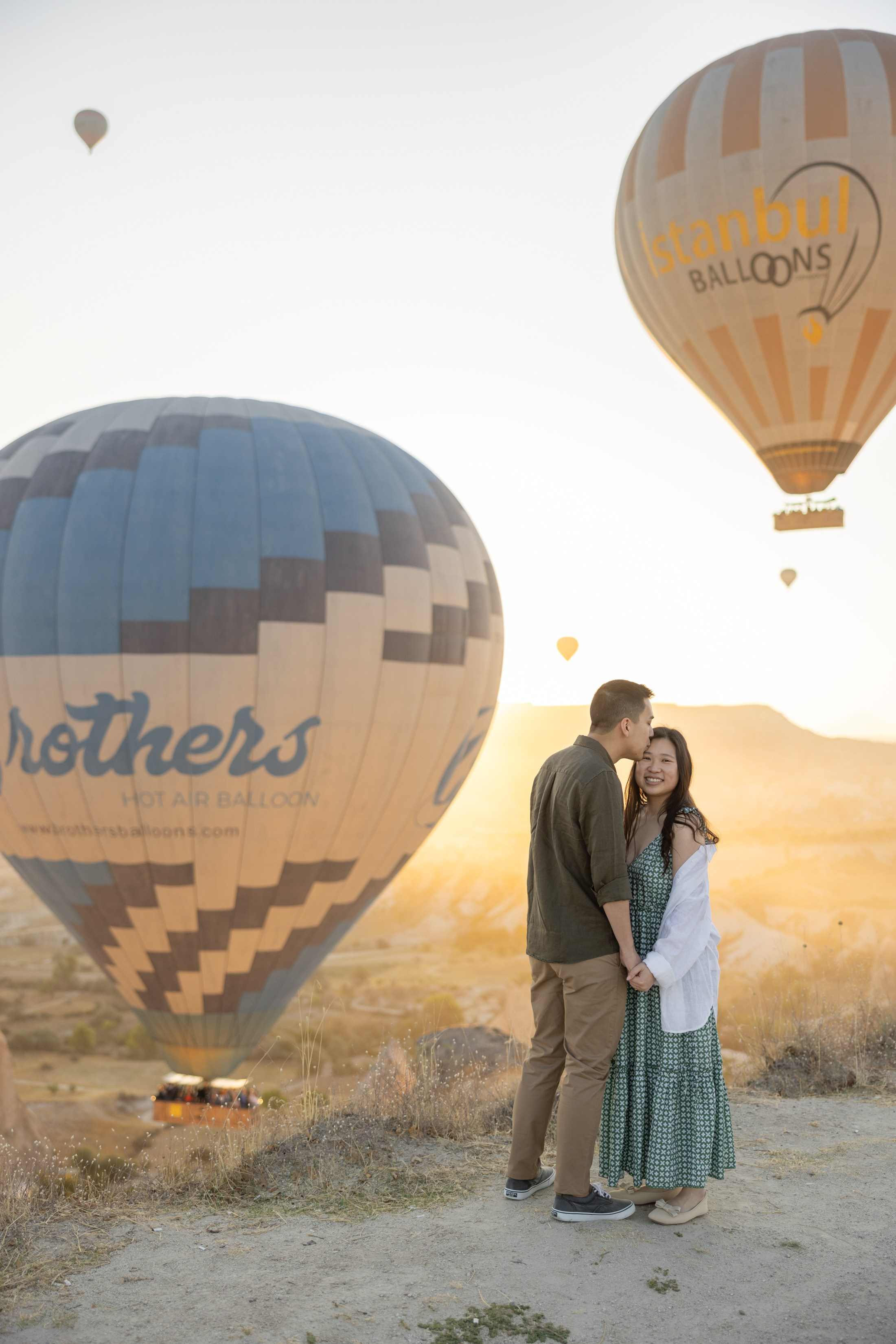 Romantic Love Story Photoshoot with Hot Air Balloons in Cappadocia. Julia Ganch I Fashion Wedding Photography I Cappadocia Turkey