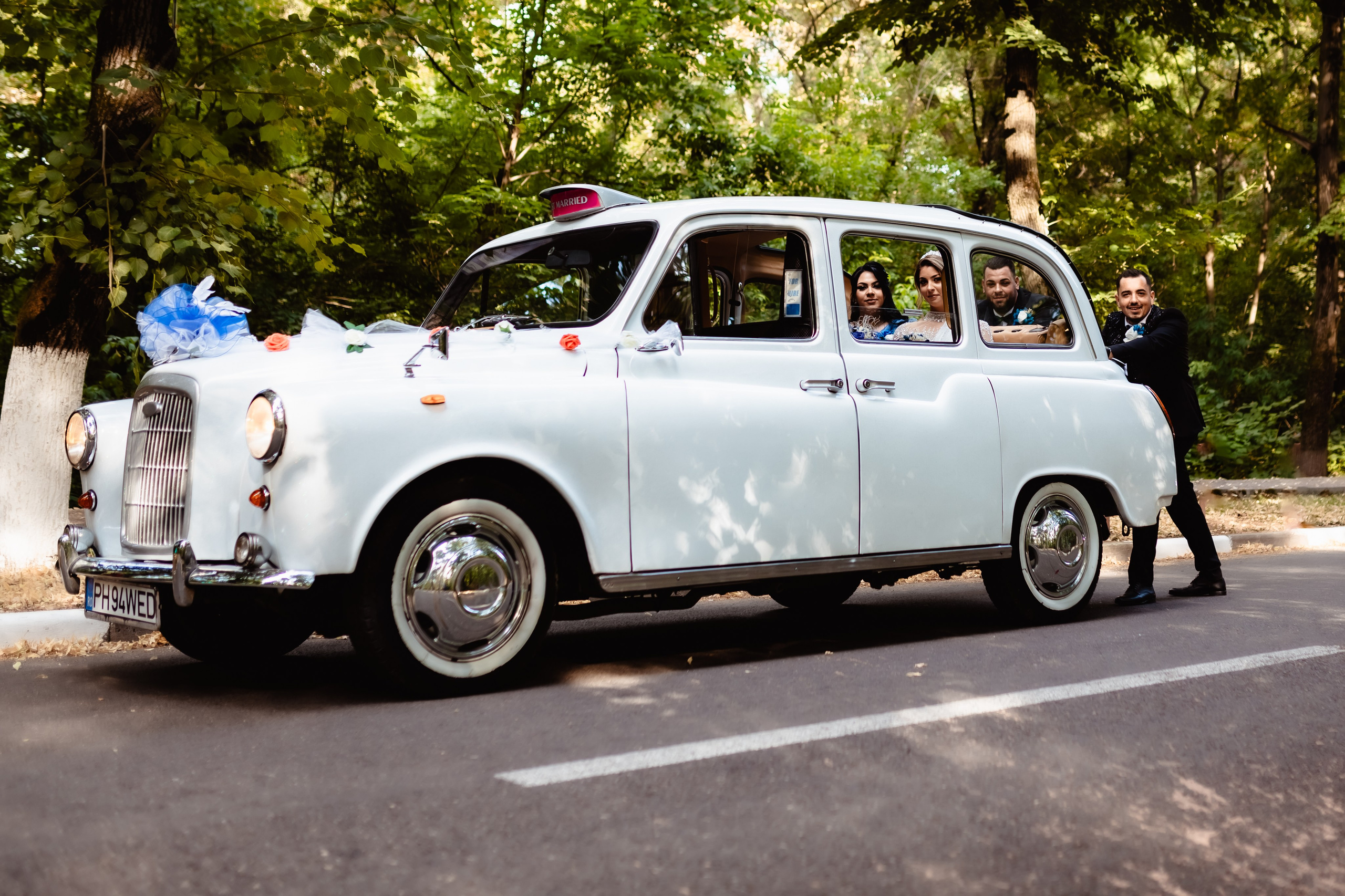 Mireasa in cimitir. Stefan Teodorescu — Fotograf de Nunta
