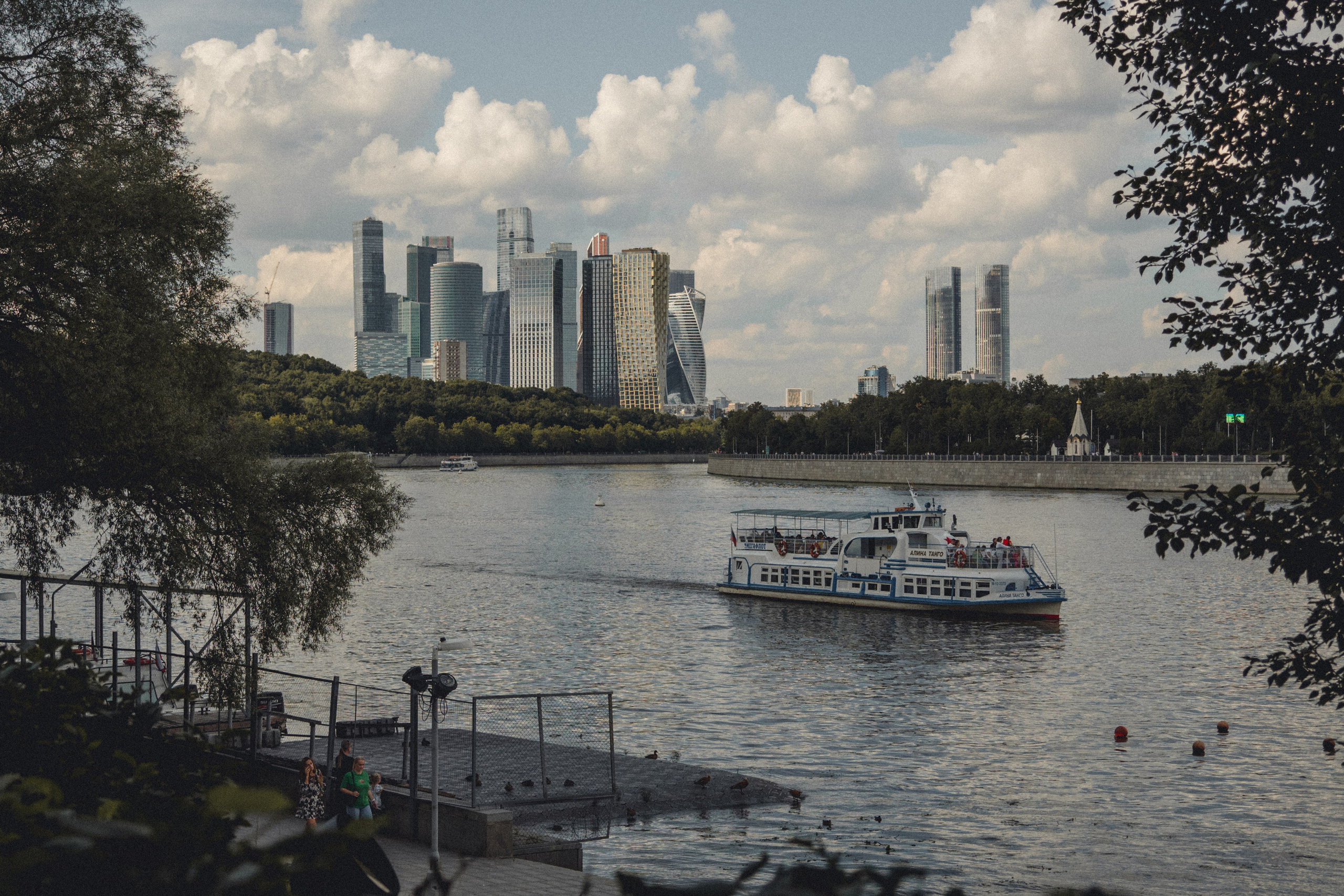 Воробьевы Горы. Photographe sur Cote d’Azur. Portraits de familles, couples, enfants, événements