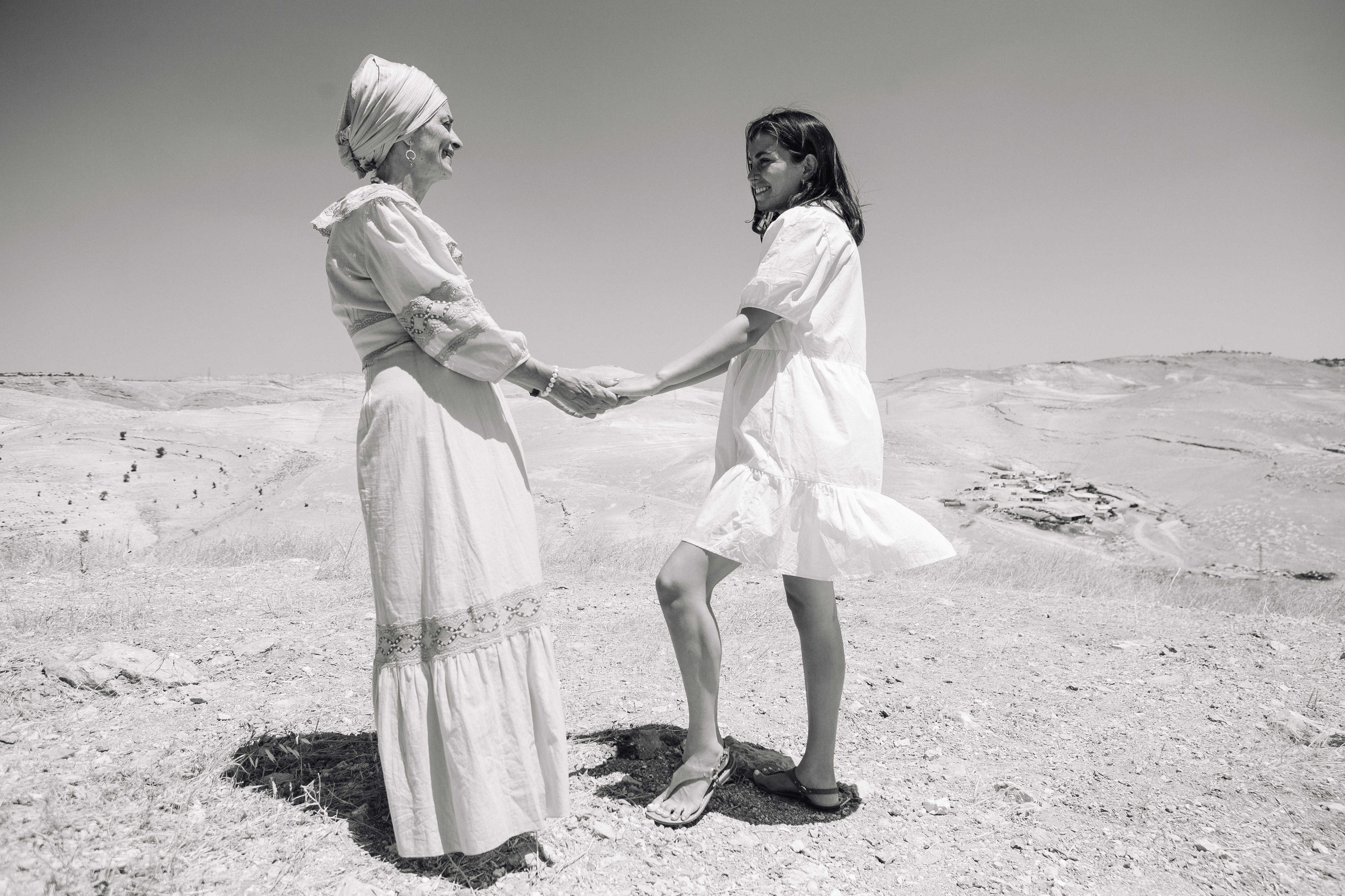 MAALE ADUMIM, HOME PHOTO SESSION + DESERT. Https://shi-photo.com/