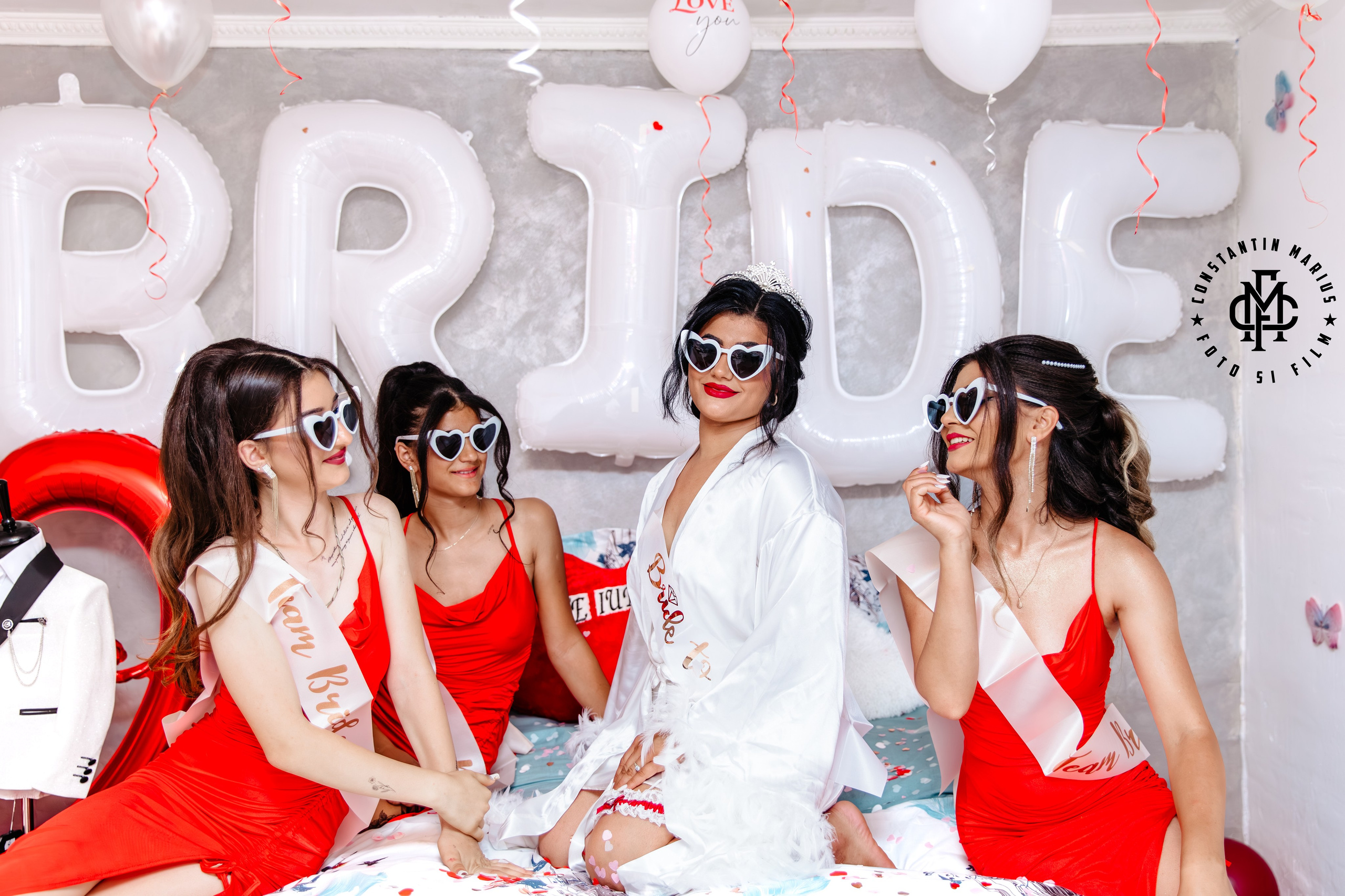 WEDDING PHOTOGRAPHY. DESPRE NOI