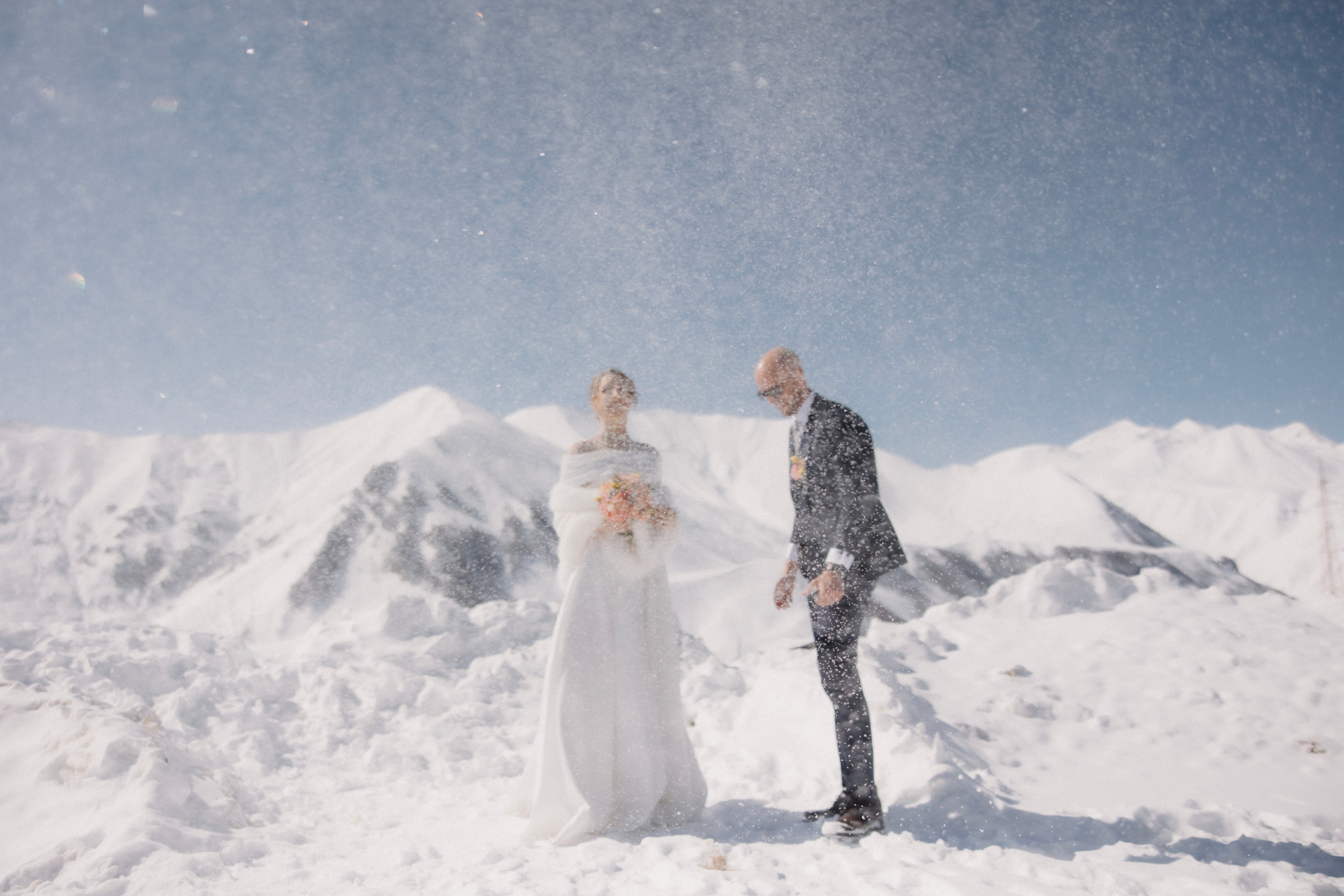 Love in winter mountains. Wedding photographer in Tbilisi Ioseb Mamniashvili