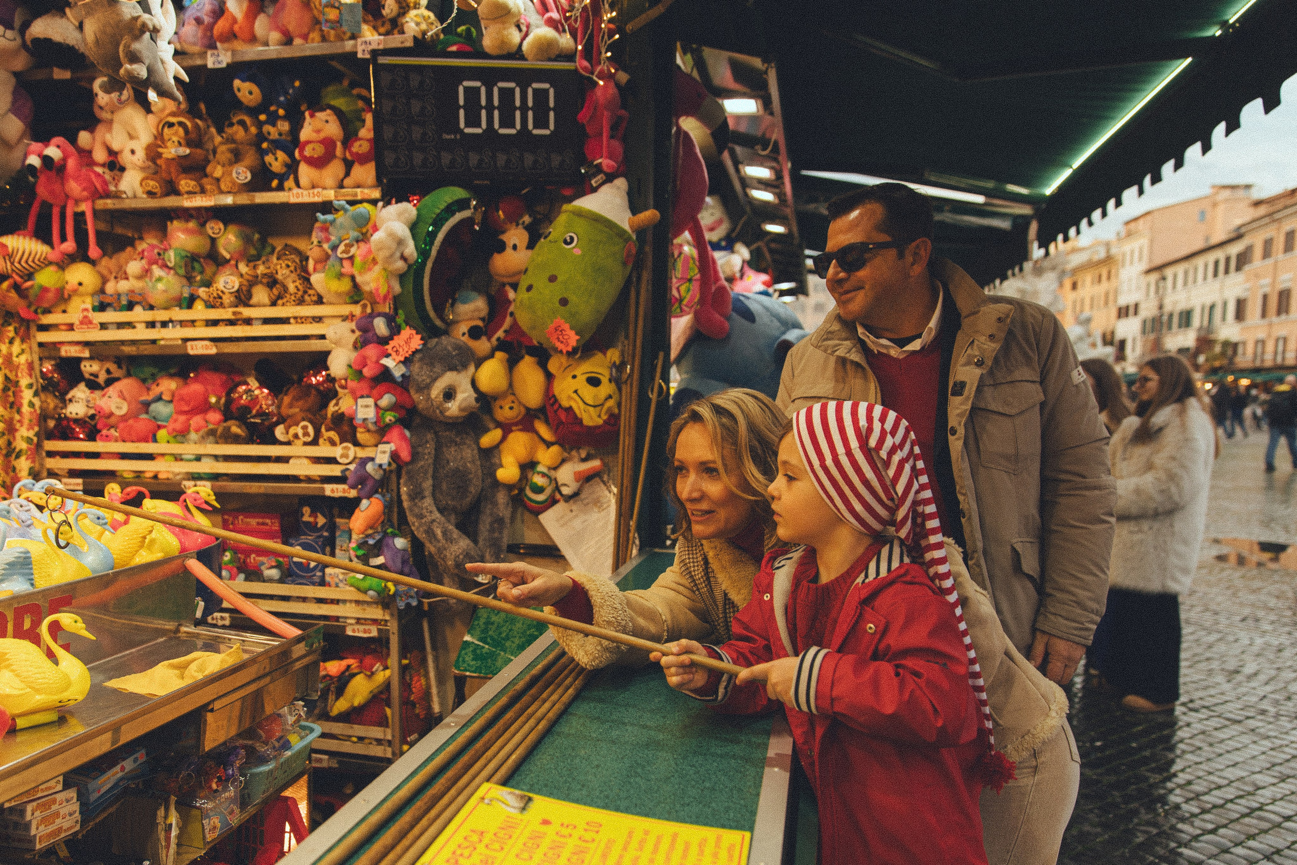 CHRISTMAS AT NAVONA. Elizaveta Razumova | Fotografa Cinematica per Love Story, Matrimoni e Ritratti