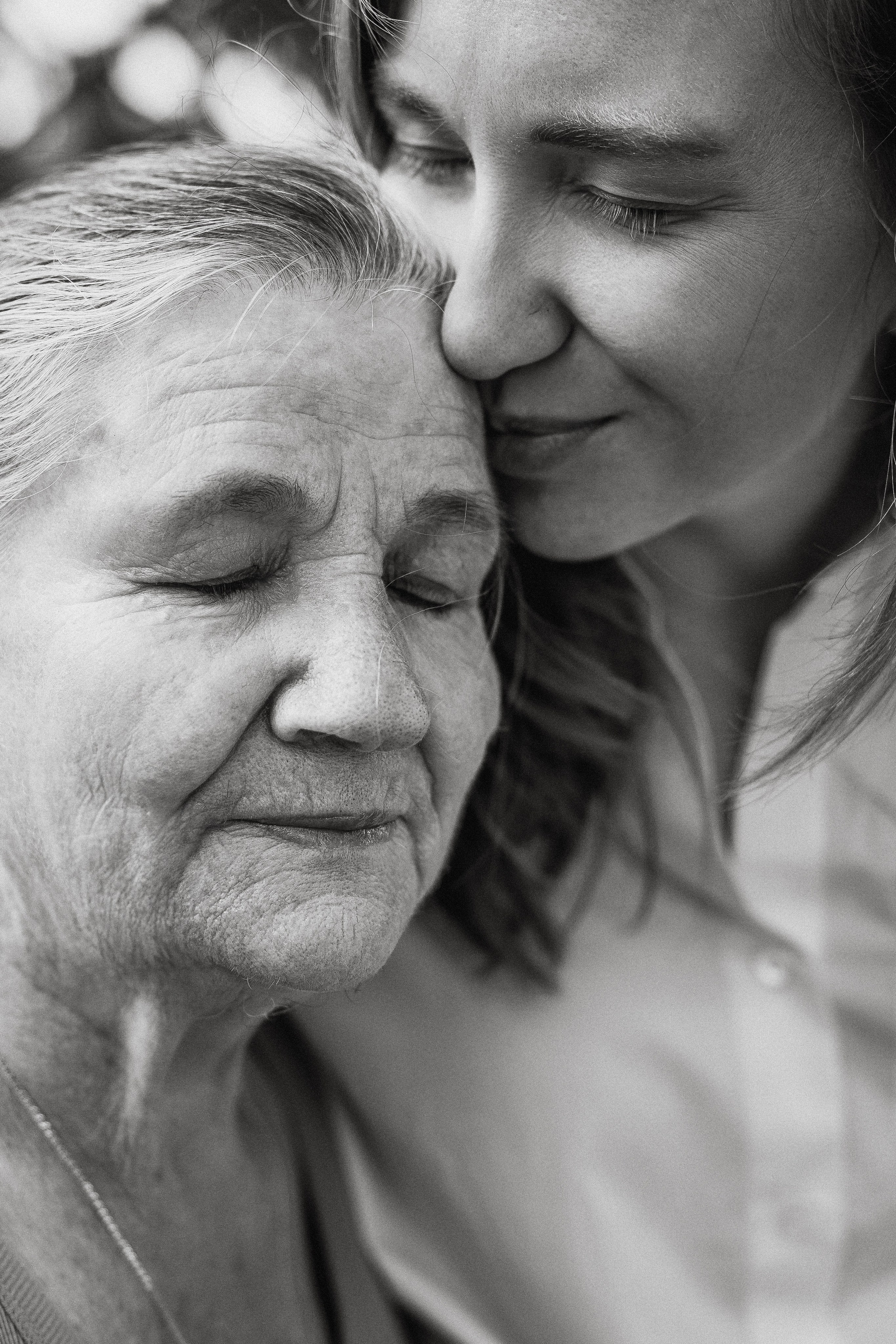 Big happy family. At home. Wedding and family photographer and videographer PA, NJ, NY, DE, MD