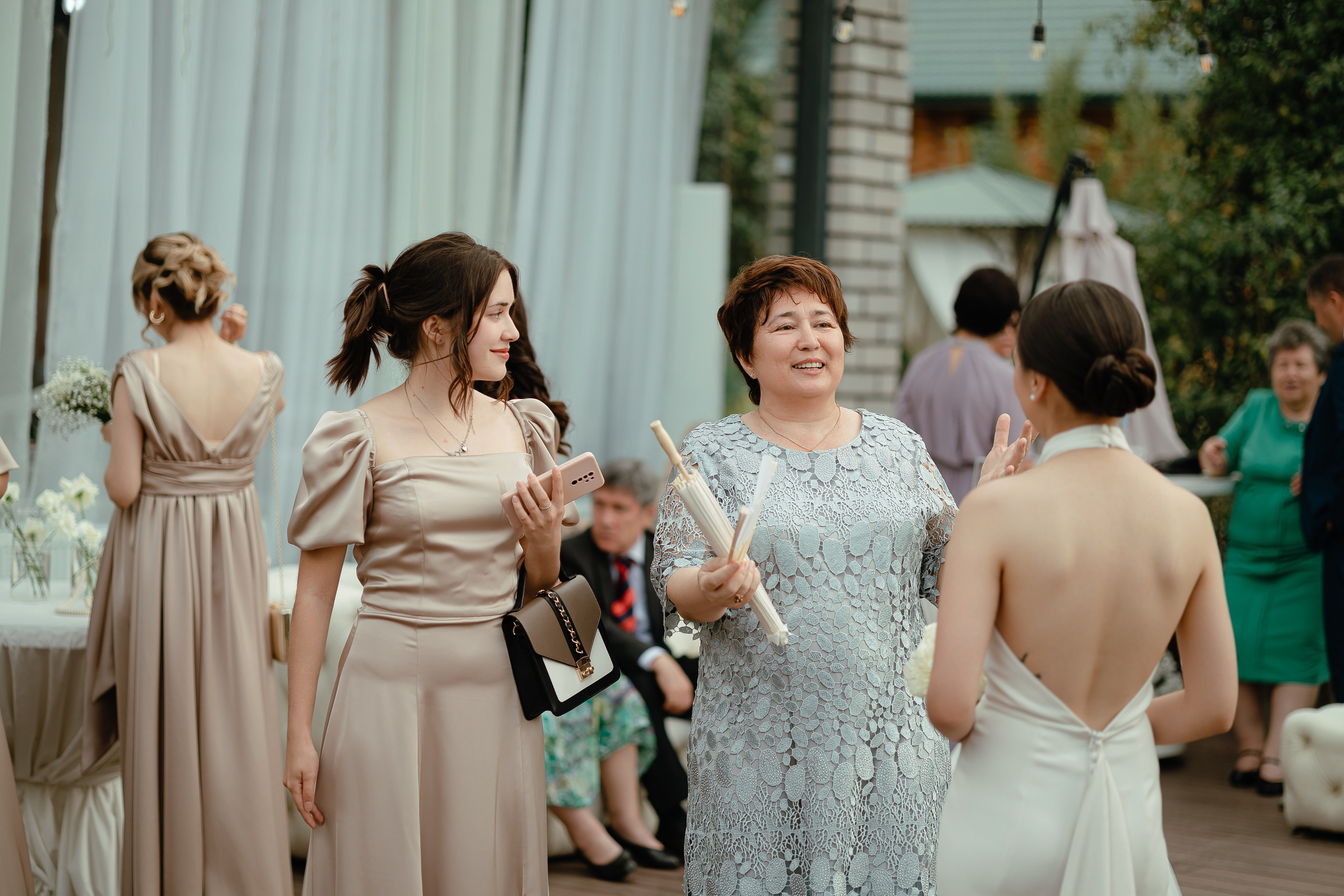 Thomas & Suyumbika. Главная