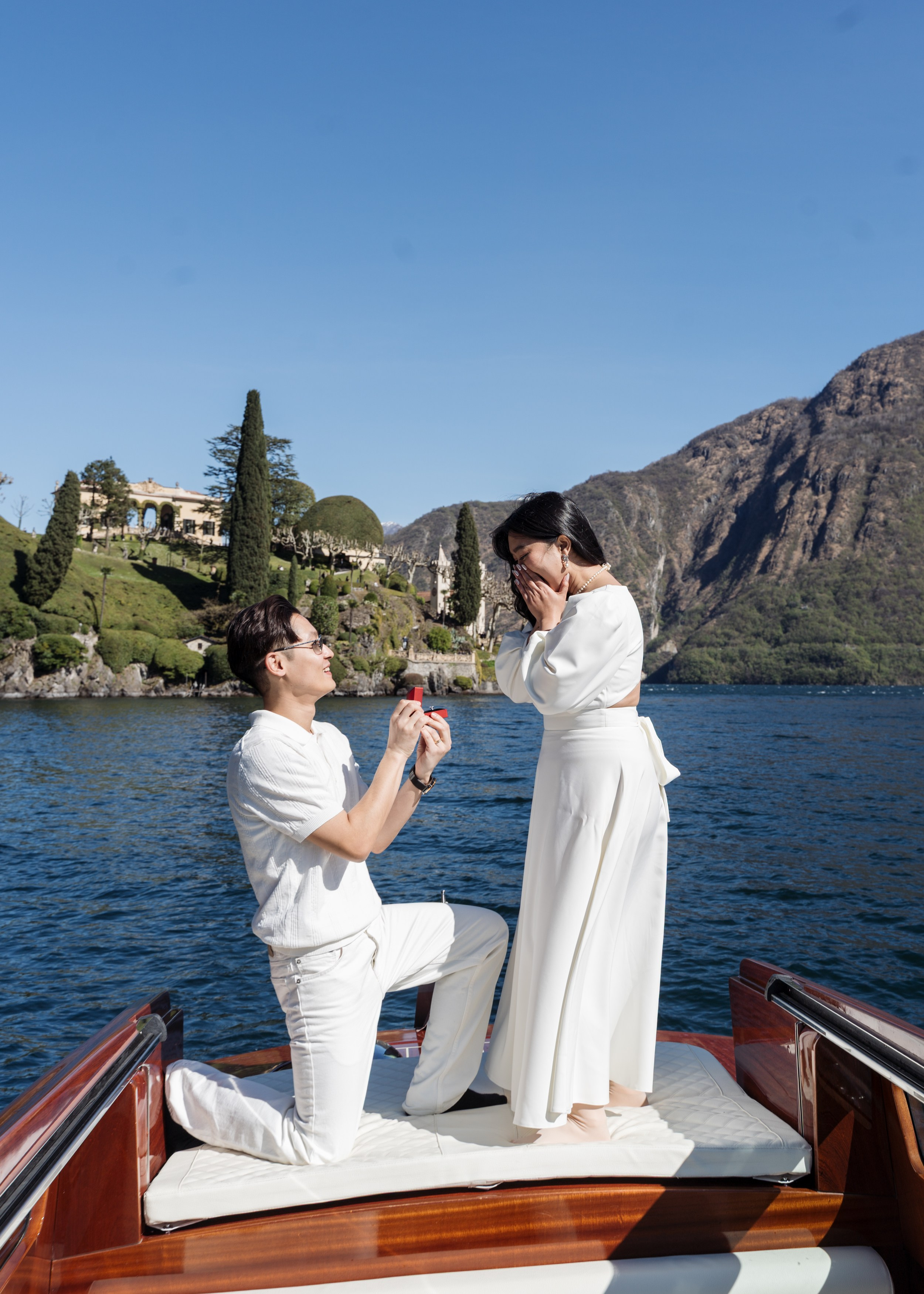Secret Proposal on a Boat in Lake Como. Proposal Photographer in Lake Como