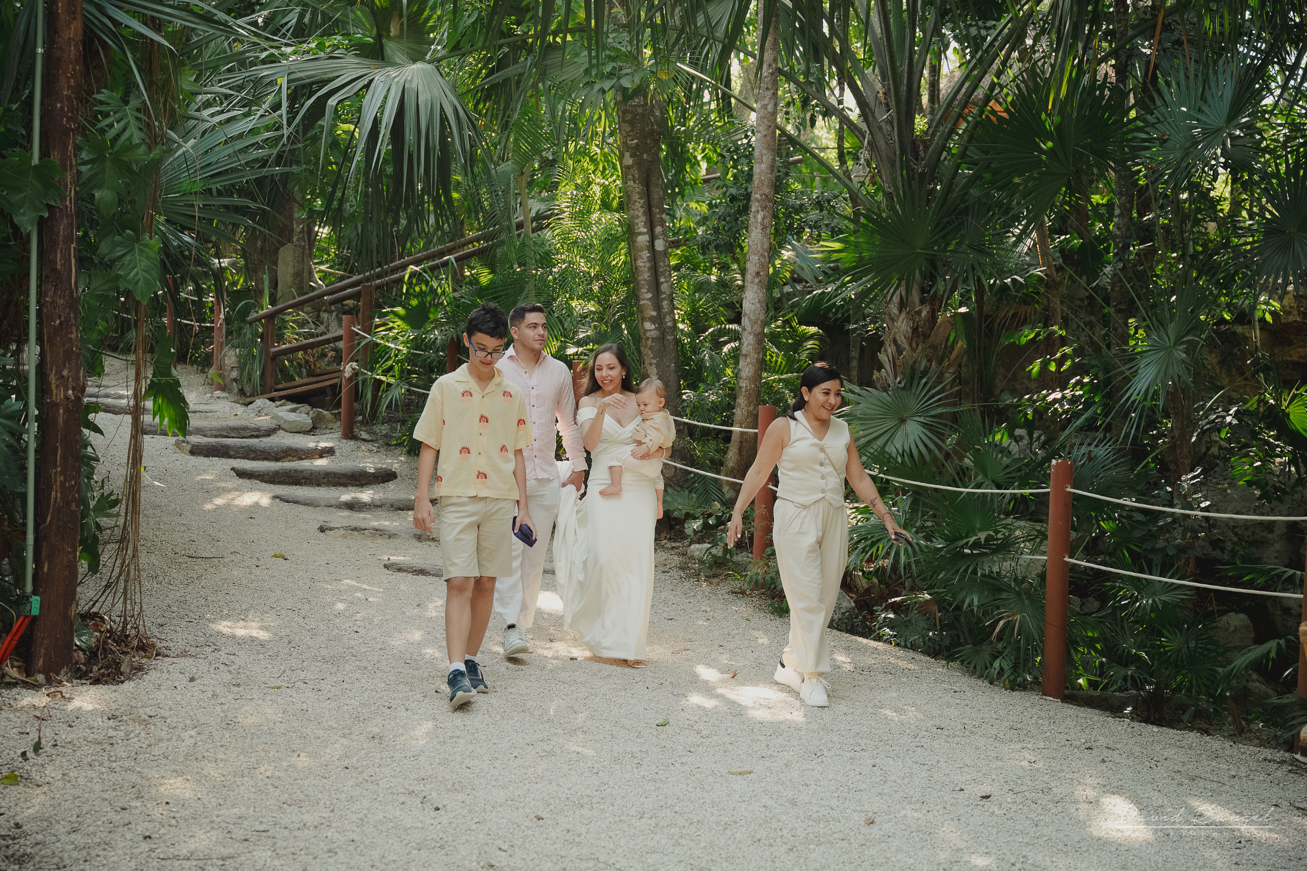 Vanessa and Alejandro´s Mayan Wedding at Kantunchi Park. Destination wedding photographer based in Cancun and Riviera Maya with service worldwide
