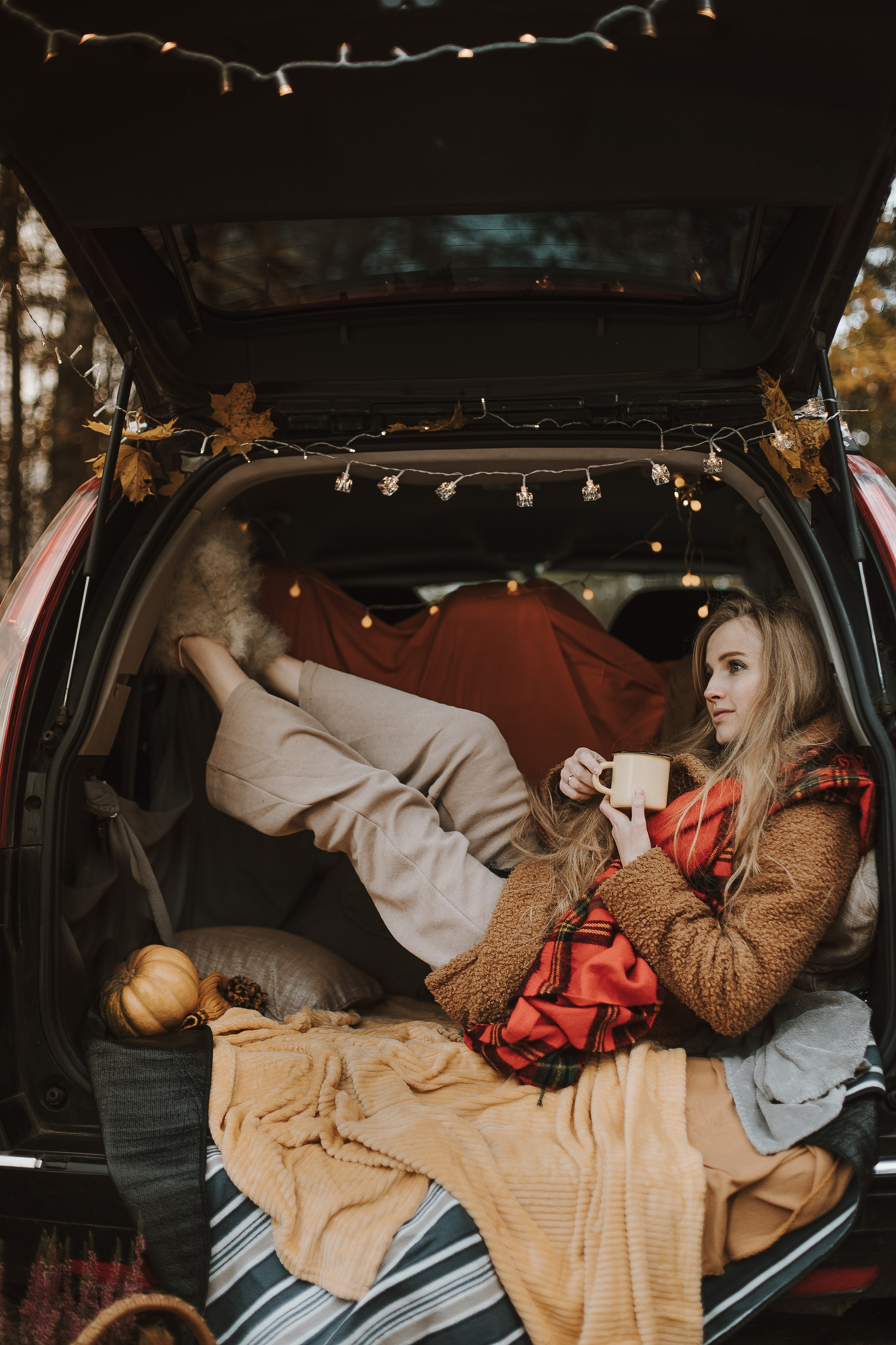 Rudens fotosesija ar mašīnu. Fotogrāfs Rīgā — Katerina Gordik