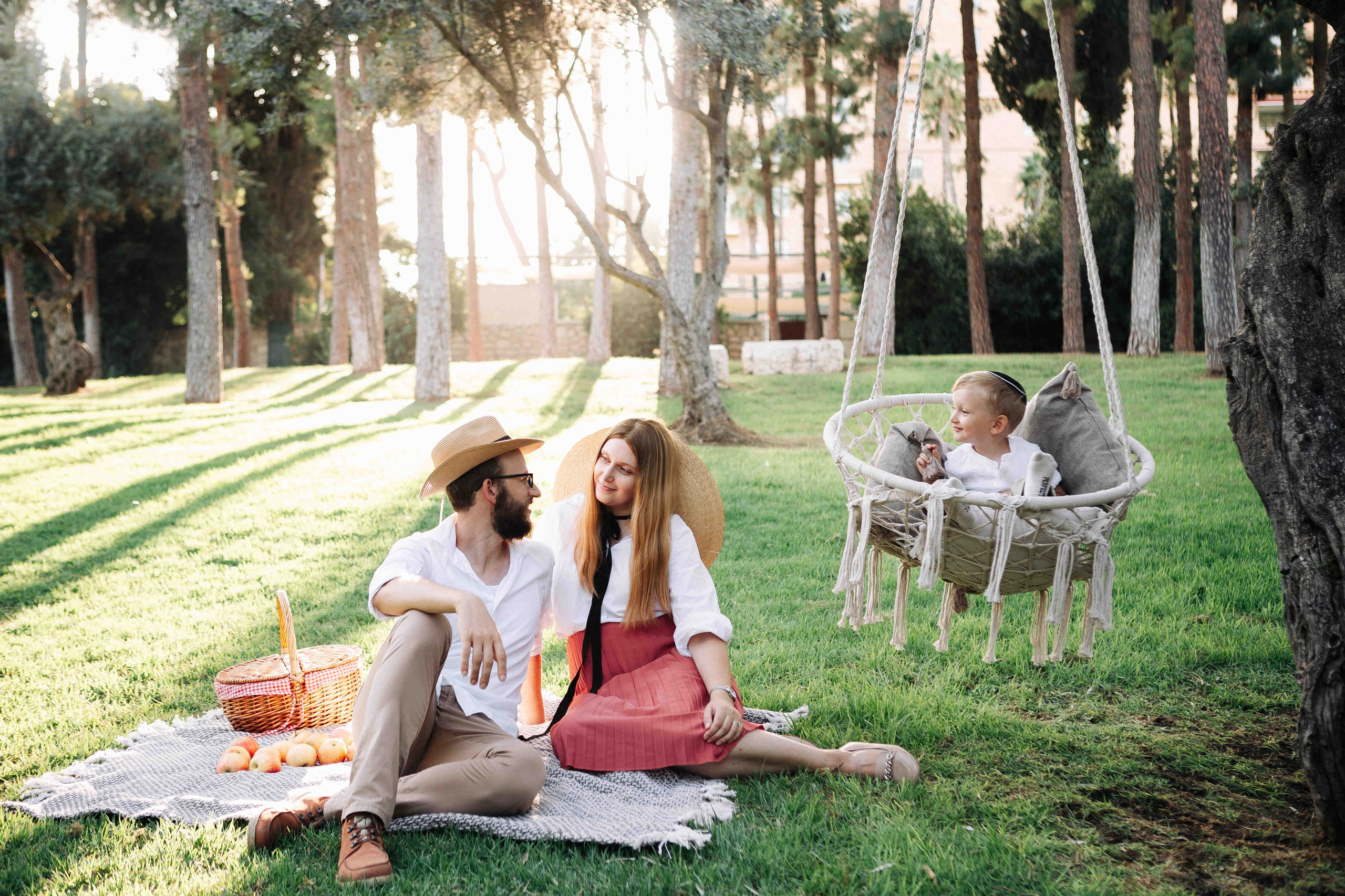 COZY PHOTO SESSION WITH A SWING. Https://shi-photo.com/
