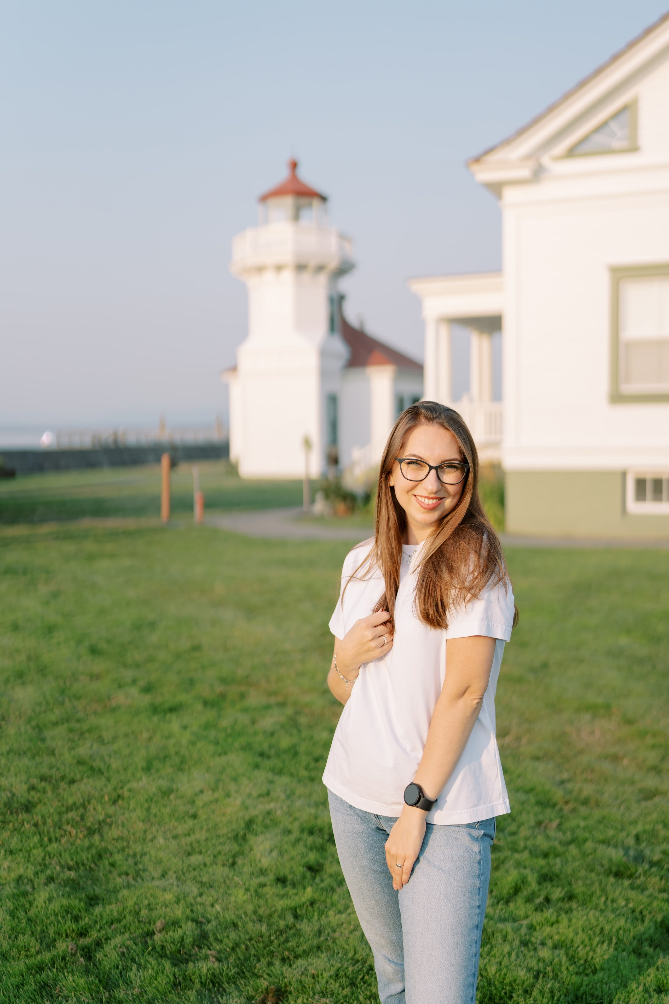 Family photoshoot. Vitalina with her family. August 2024. Lighthouse in Mukilteo. EVAN ARISTOV WEDDING PHOTOGRAPHY — Seattle Wedding Photographer
