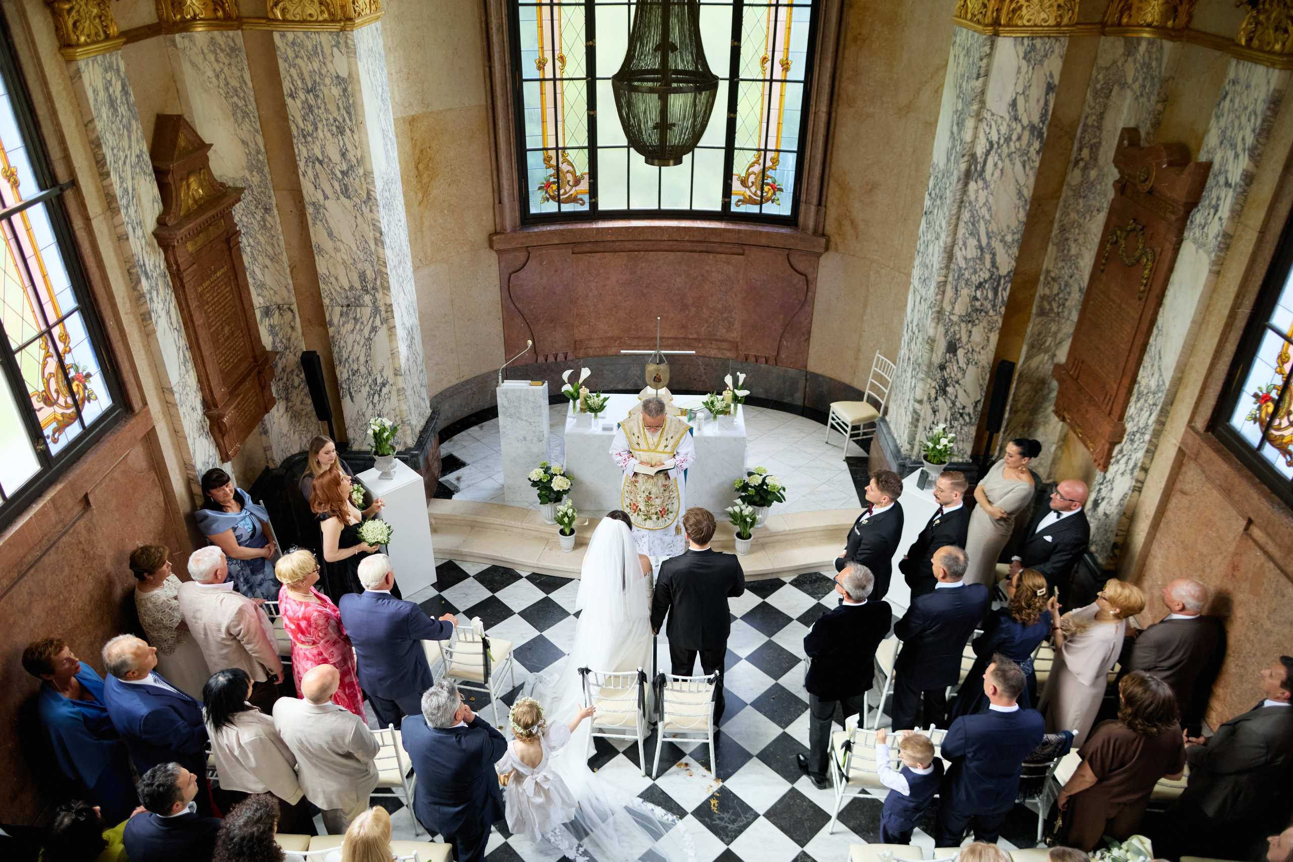 Wiktoria & Kacper. Pałac Goetz. Fotograf ślubny i rodzinny w Krakowie Yana Klymova