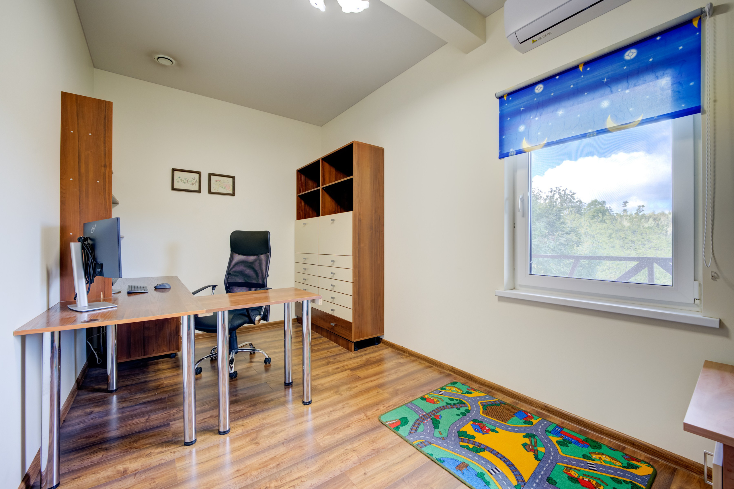 Sadyba Vinliaus r. prie ežero. Elina Sapiega fotografė Vilniuje