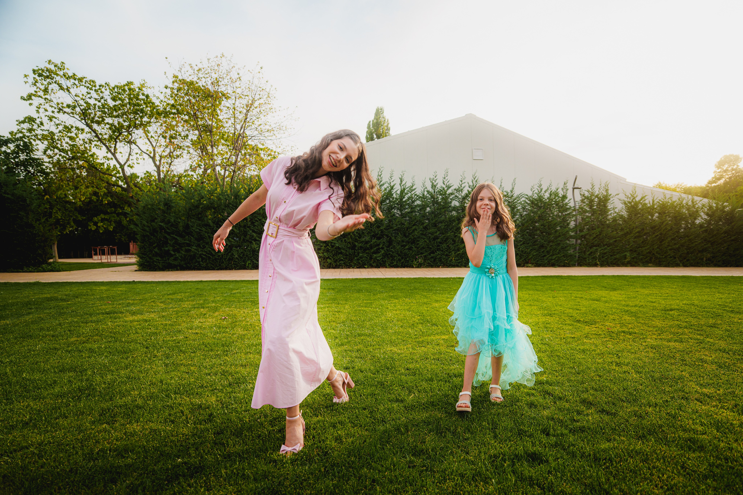 Ședința foto cu Ecaterina și Ilinca – portrete pline de zâmbete și emoție. Liviu Andrei - Fotograf