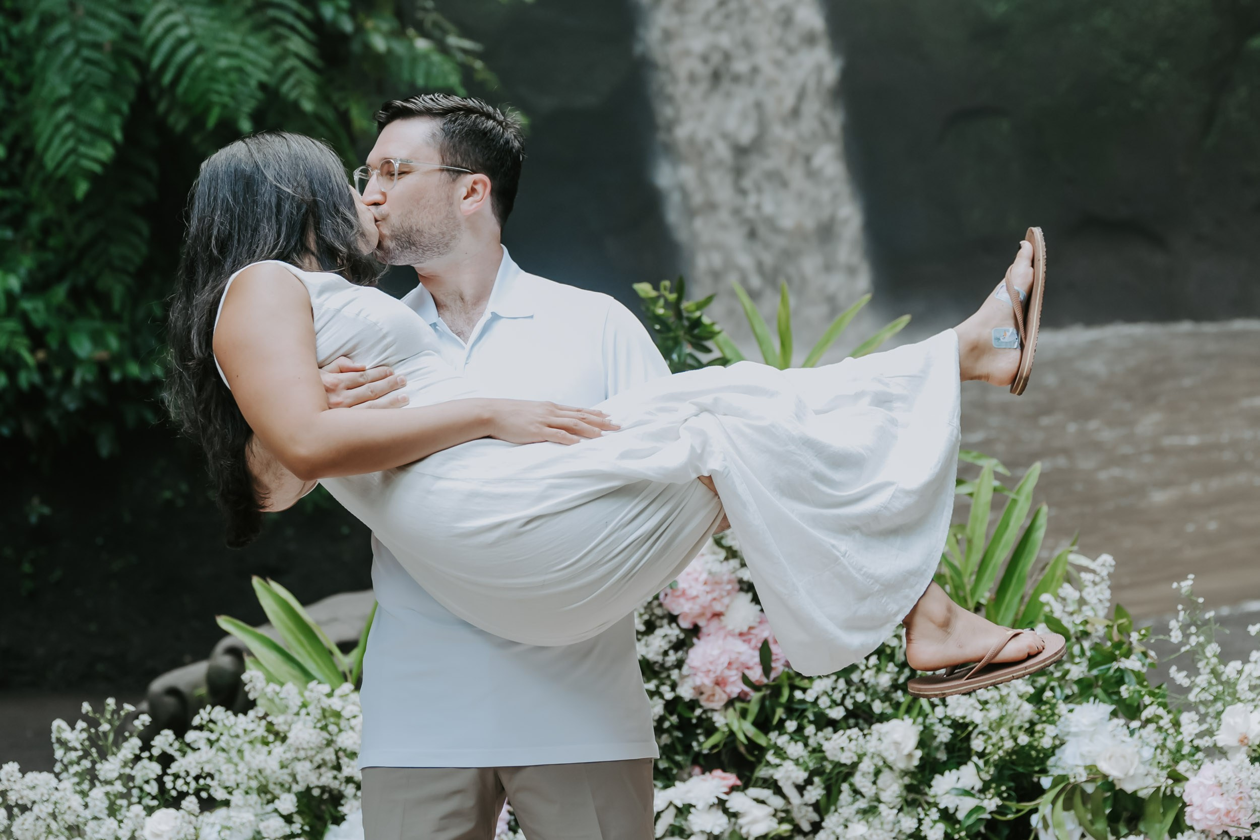 Marriage Proposal. Female Photographer in Bali