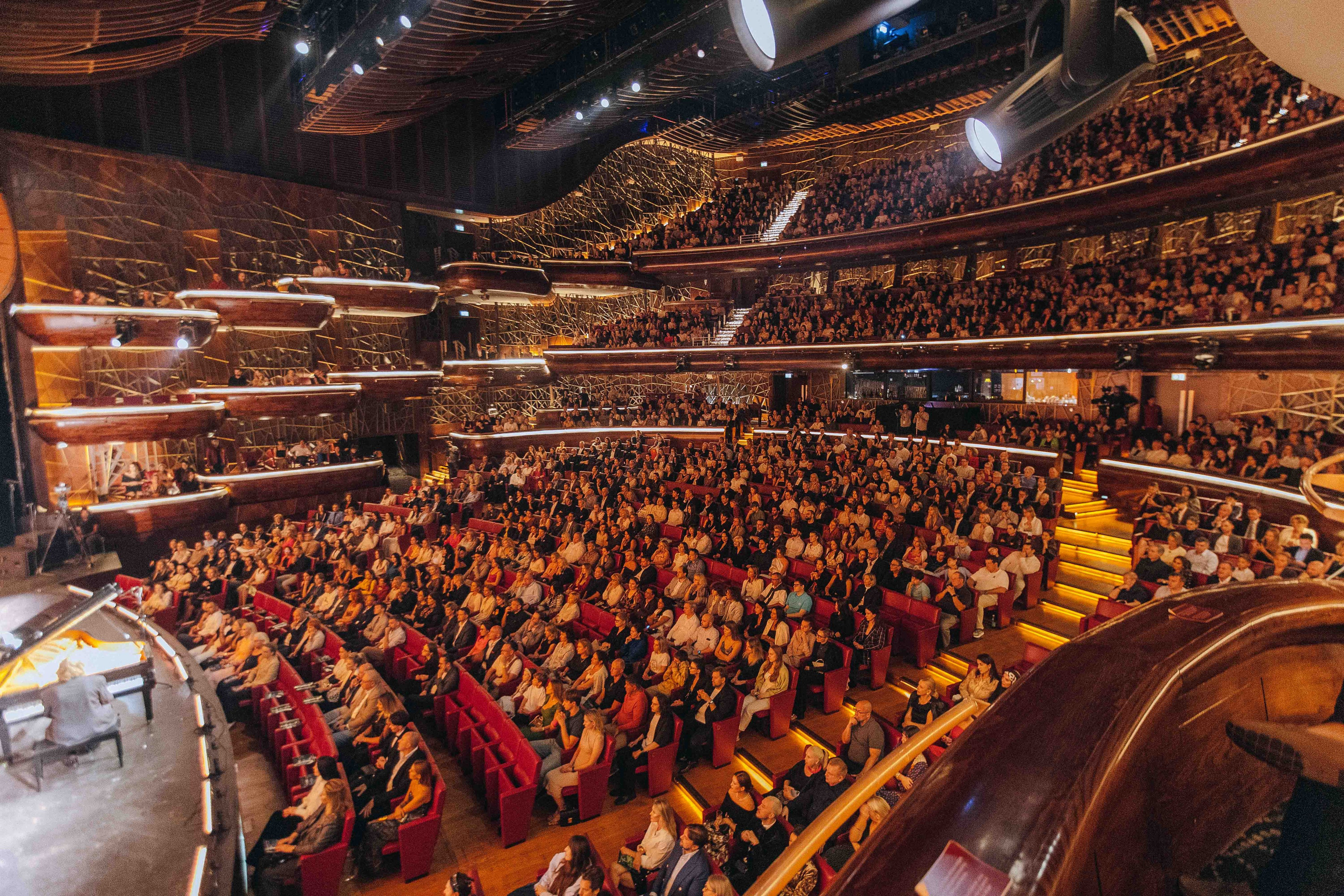 DUBAI OPERA. Wedding&Event photographer Ismail Rzayev in Baku