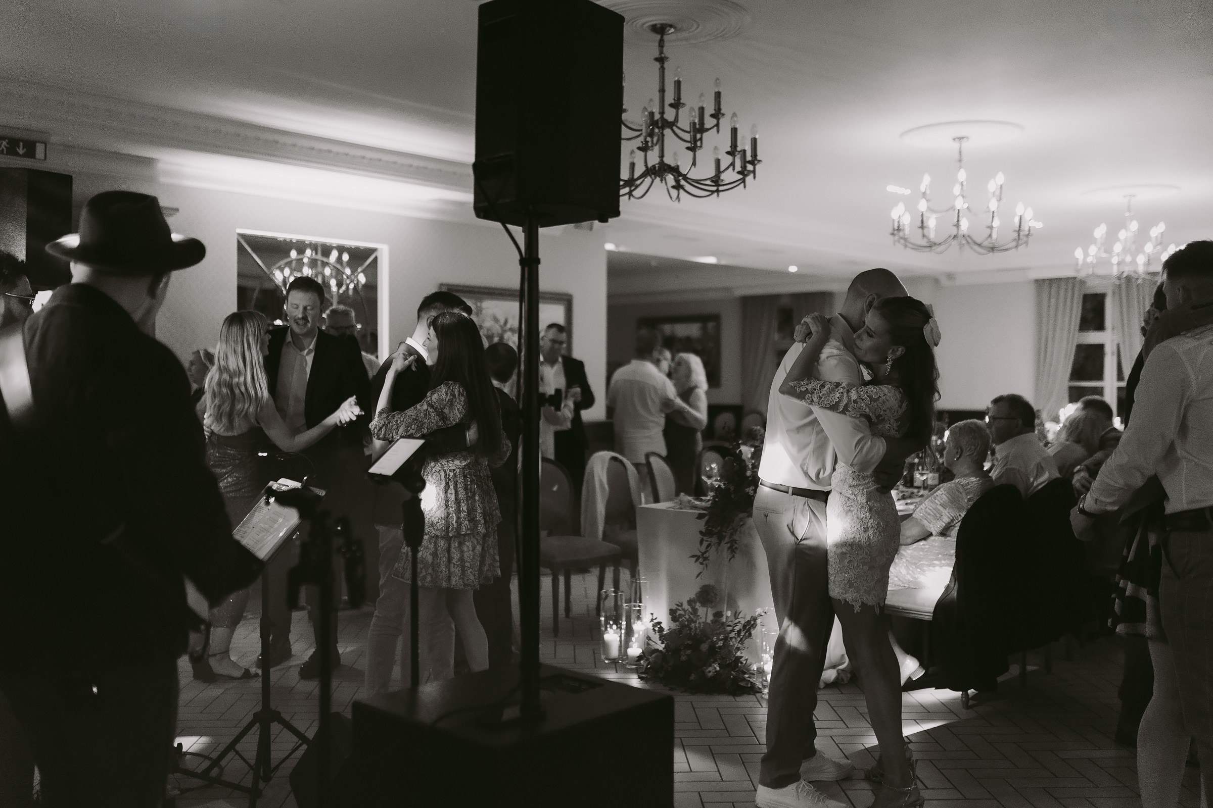 Justė ir Henrikas | Lietingos jaukios vestuvės Palangoje. Vestuvių ir šeimų fotografė Lena Bondarenko / belove photo