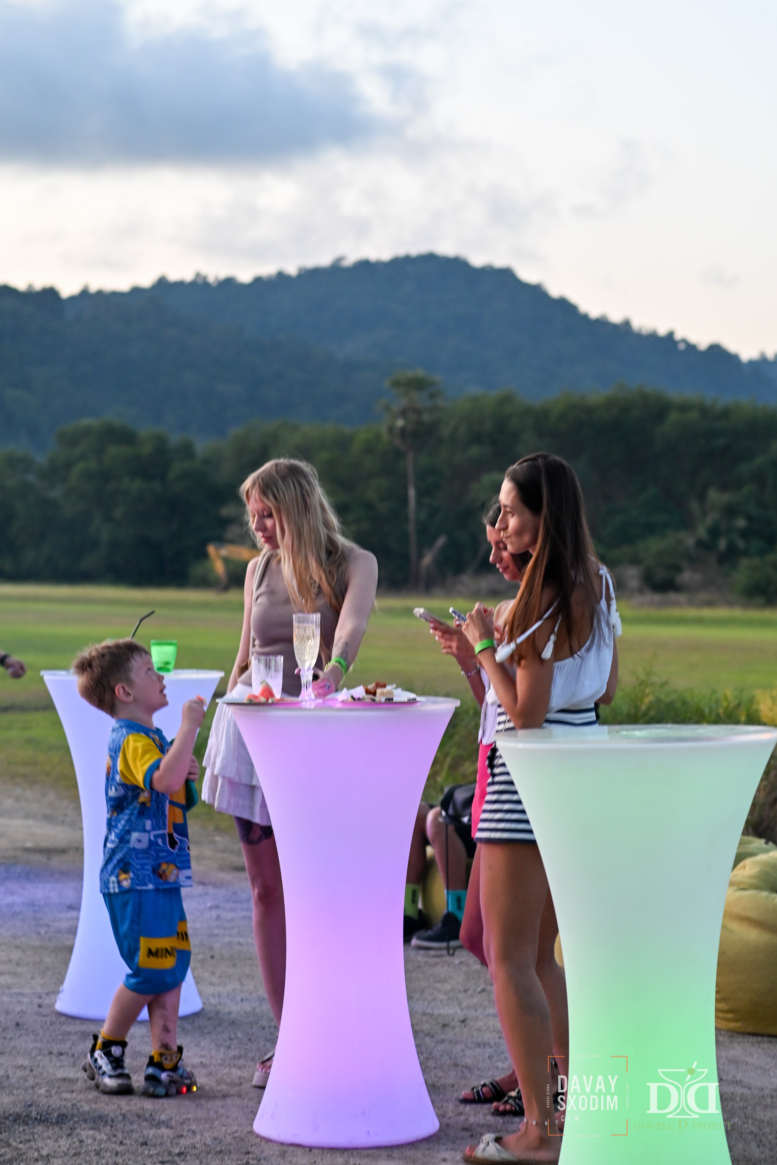 Вечеринка на аэродроме | Фоторепортаж | Афиша | DAVAYSXODIM.com PHUKET. АФИША|ФОТОРЕПОРТАЖИ|ИВЕНТЫ|ПХУКЕТ