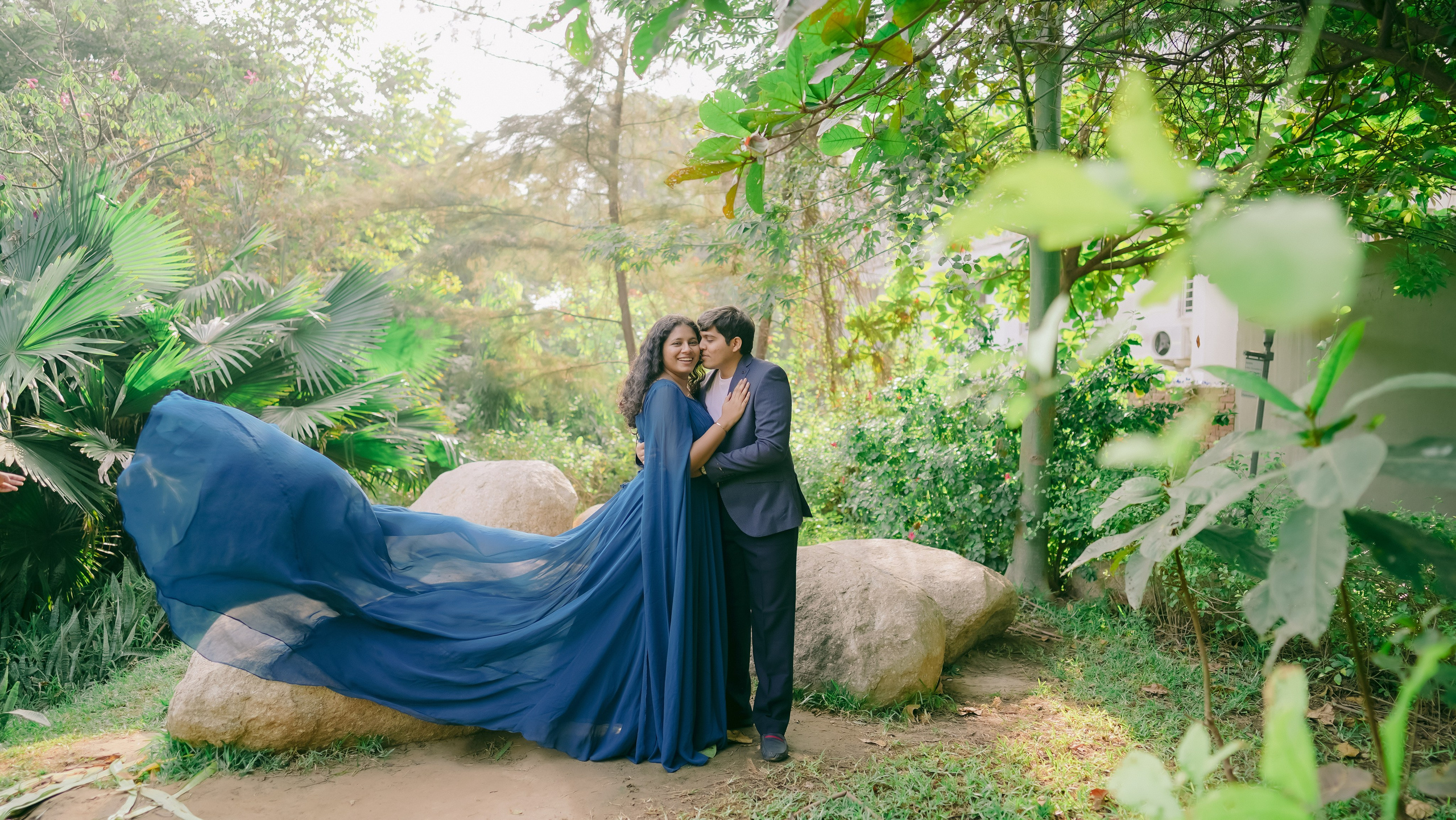 COUPLE SESSIONS. Love Emotions Weddings