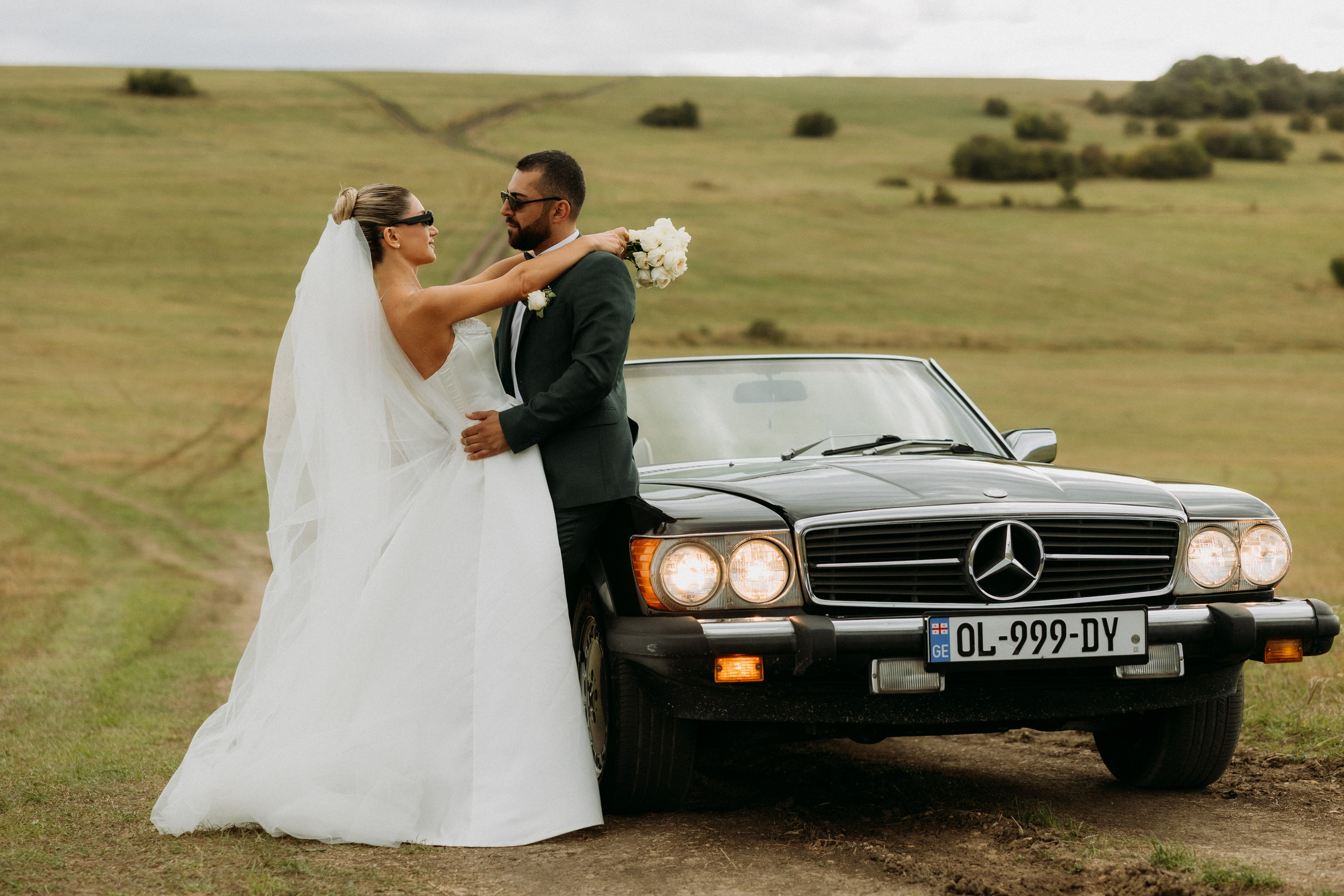 Wedding day with retro car. Wedding photographer in Tbilisi Ioseb Mamniashvili