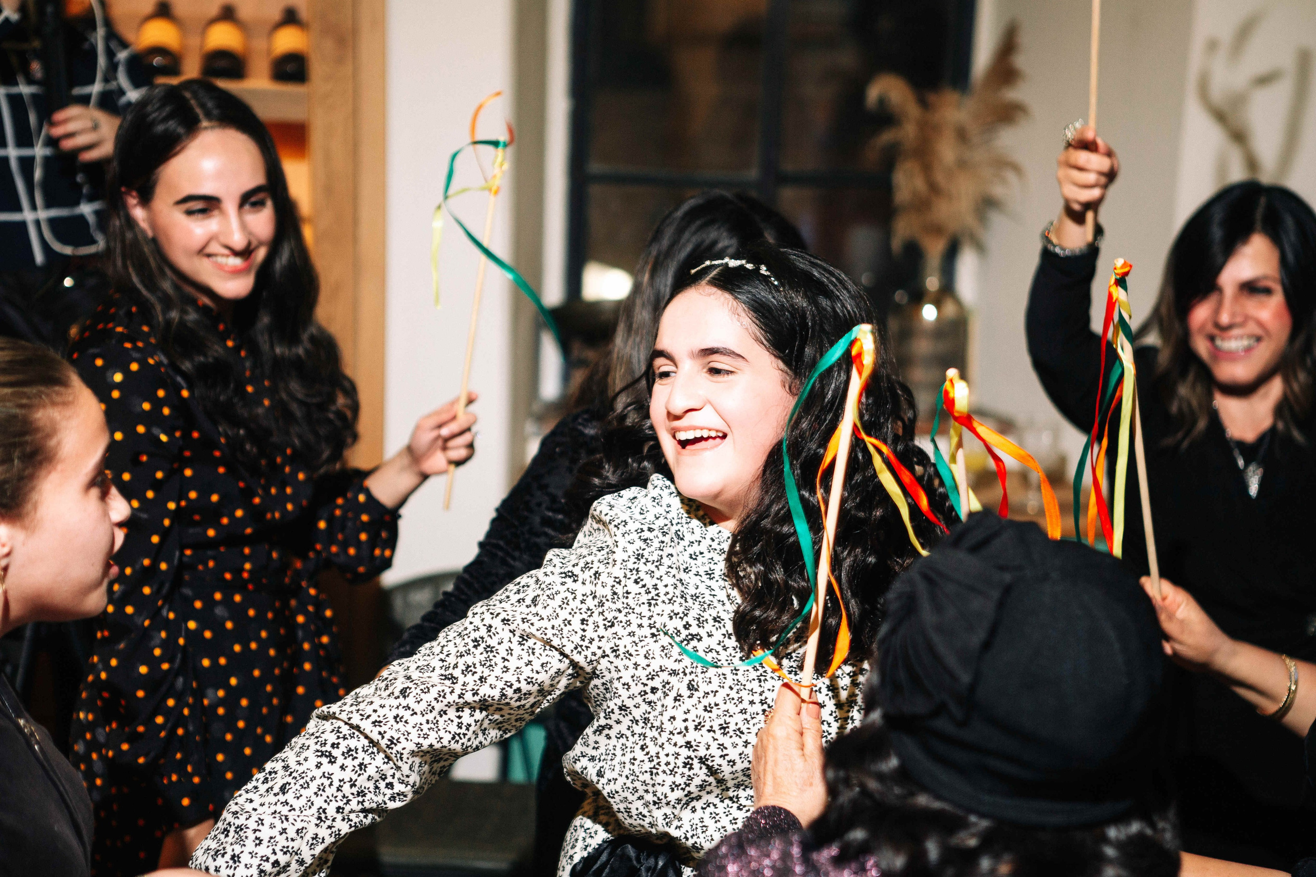 PARTY IN A RESTAURANT WITH THE WHOLE FAMILY. Https://shi-photo.com/