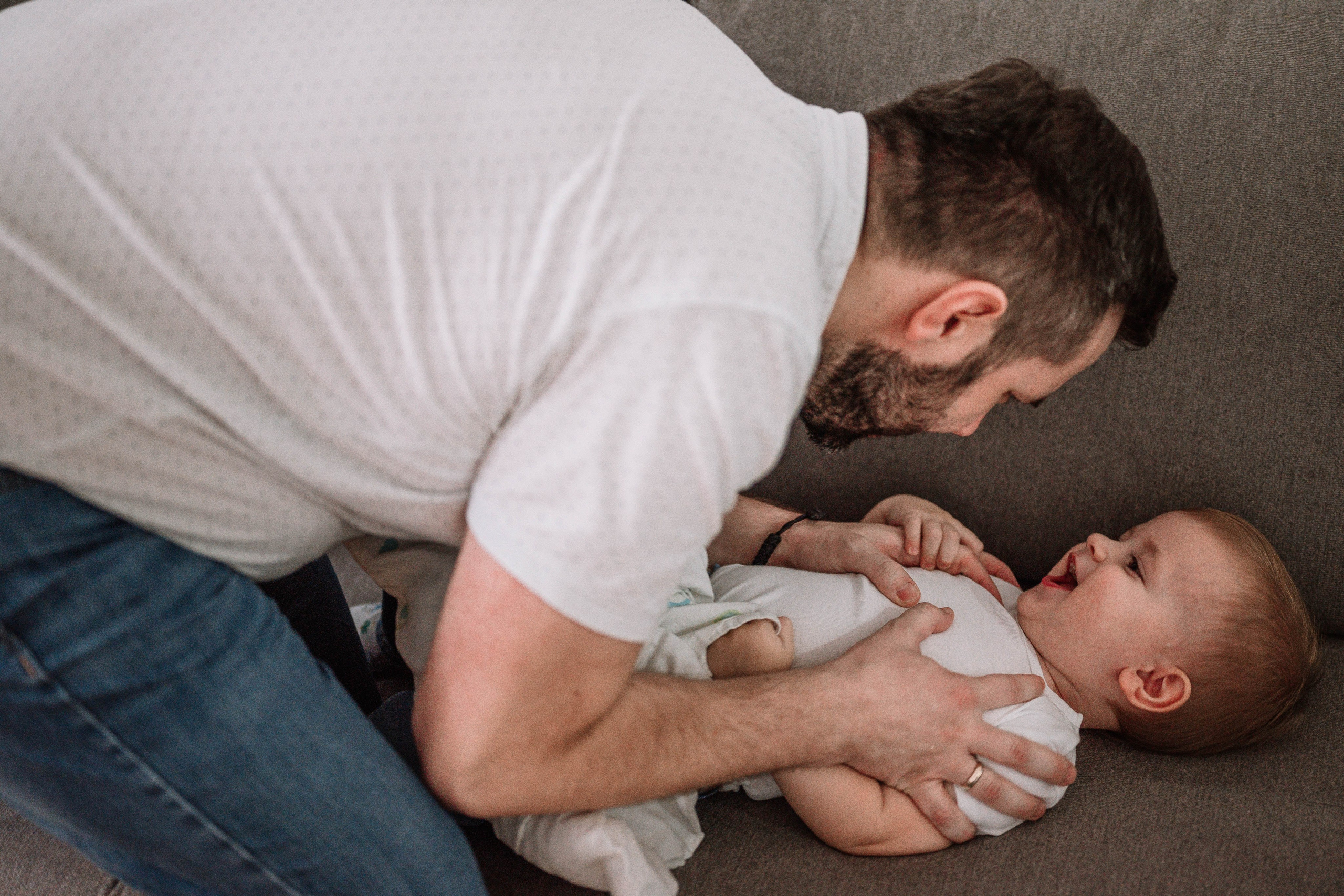 Iva - fotografisanje bebe kod kuće. Dečiji i porodični fotograf