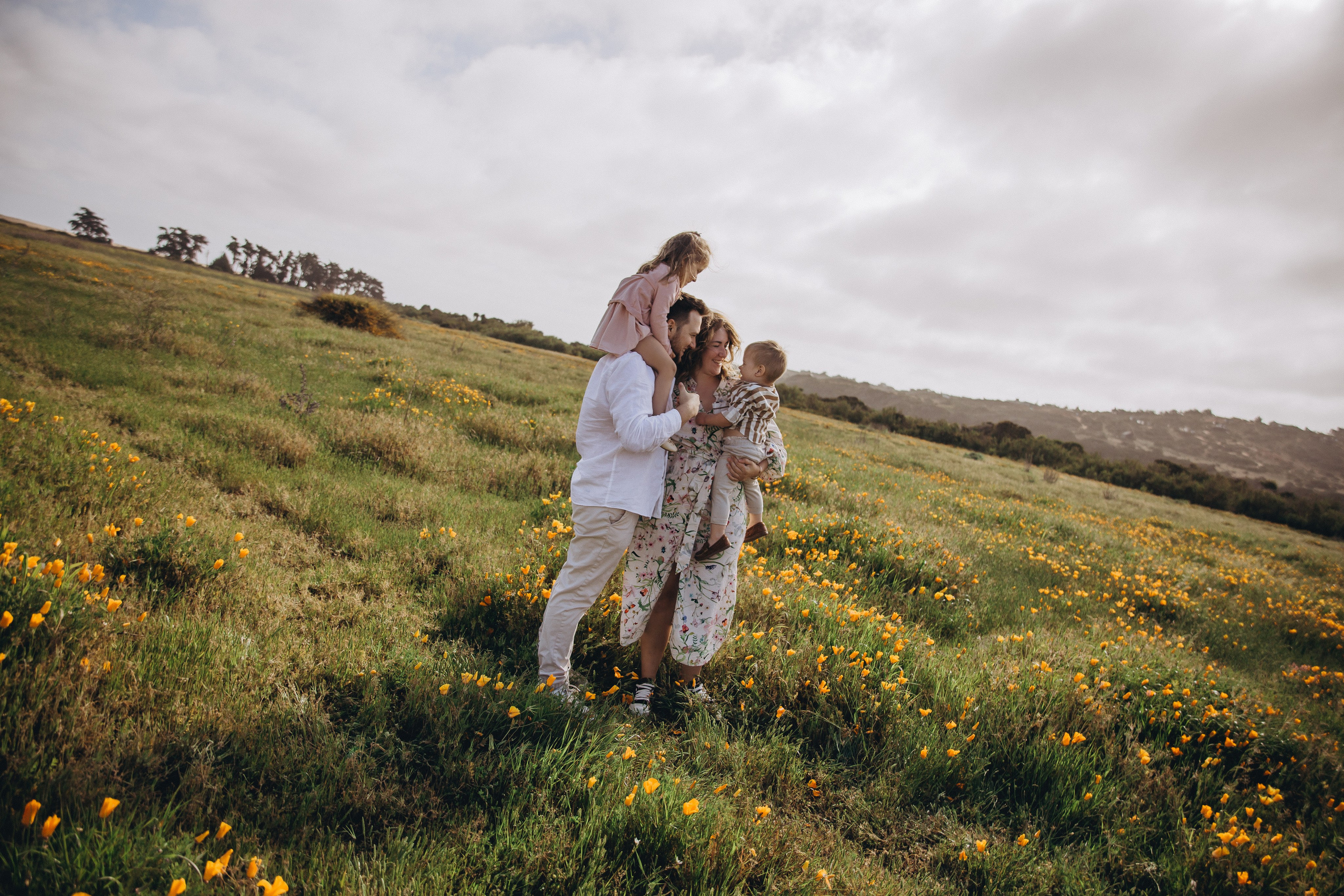 Sesión de fotos familiar en el campo — costa Chilena. Photographer in Santiago, Chile Anna Almazova