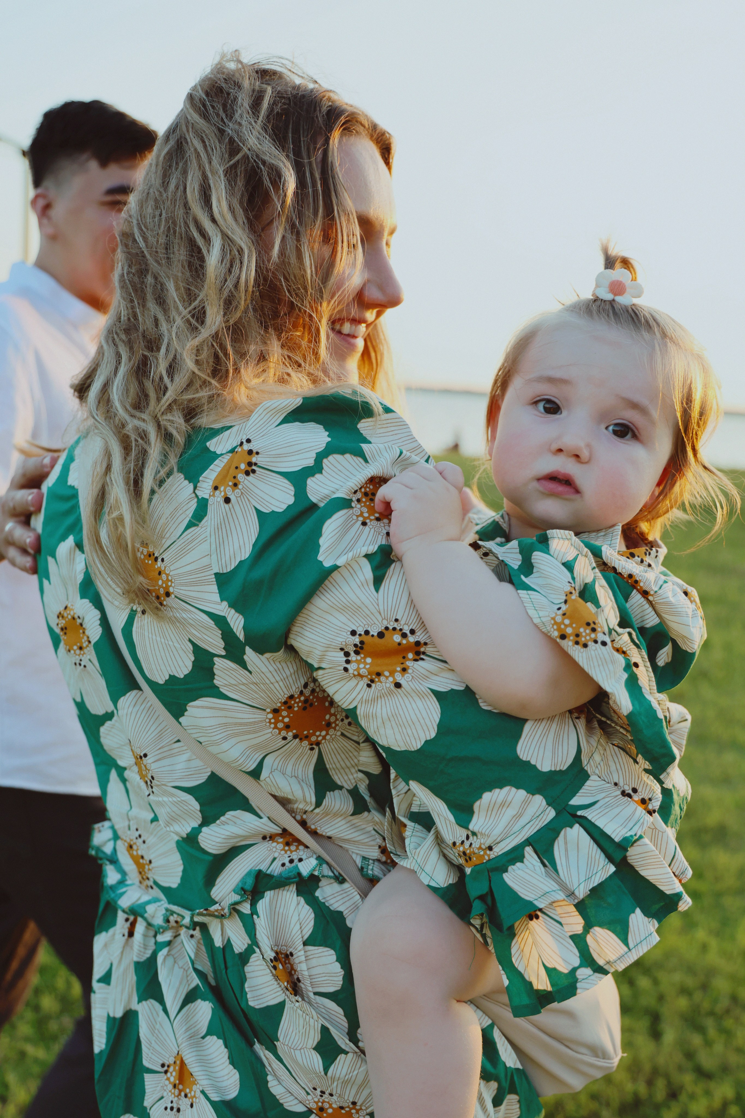 Baby Family Photoshoot – Outdoor Family Photography with Infant or Toddler. Lana Petrychenko — Portrait & Family Photographer. Valencia, Spain