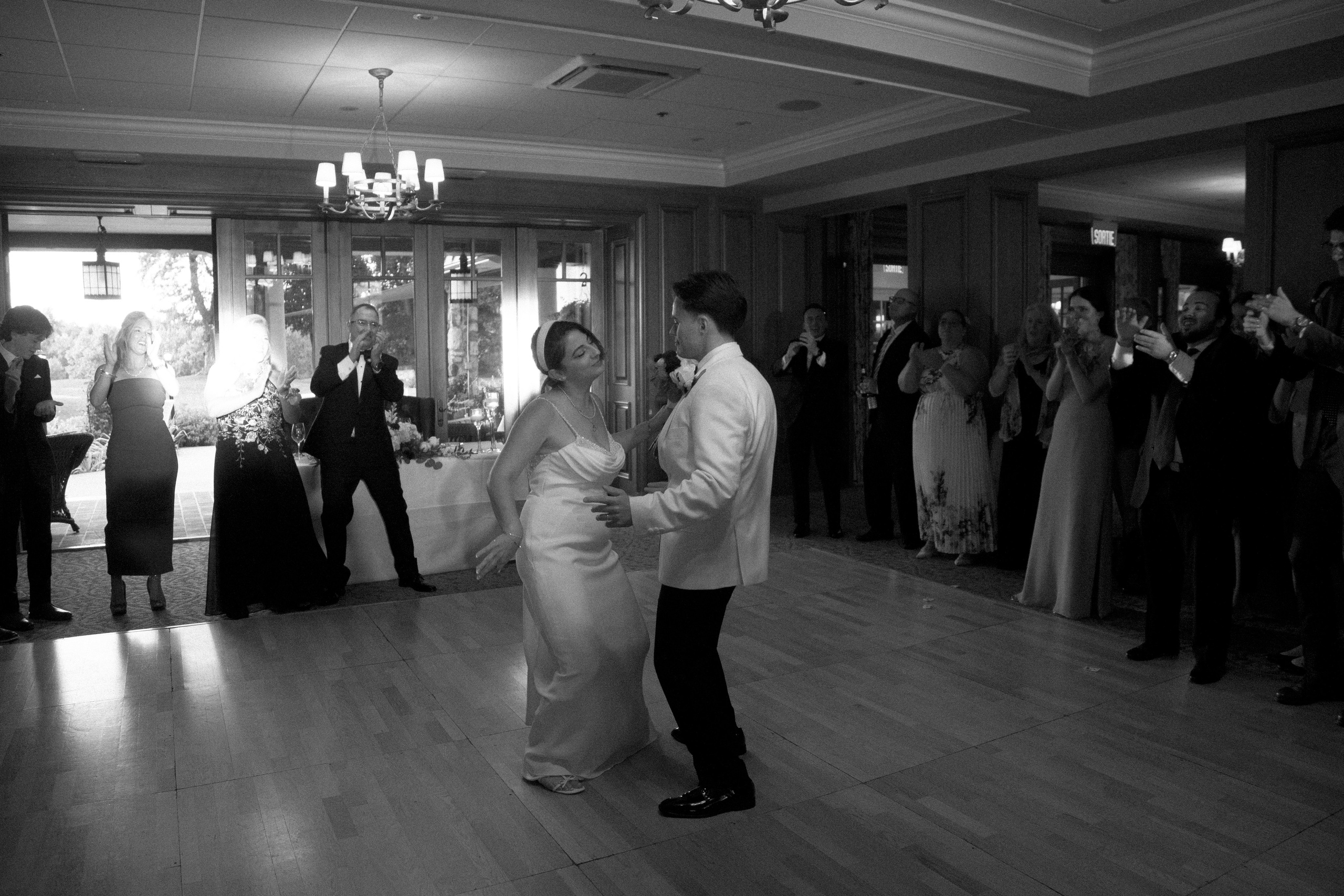 Wedding of Cassandra and Loïc in Beaconsfield, Montreal. Wedding and Family Photography Montreal Muriel Oe Photo