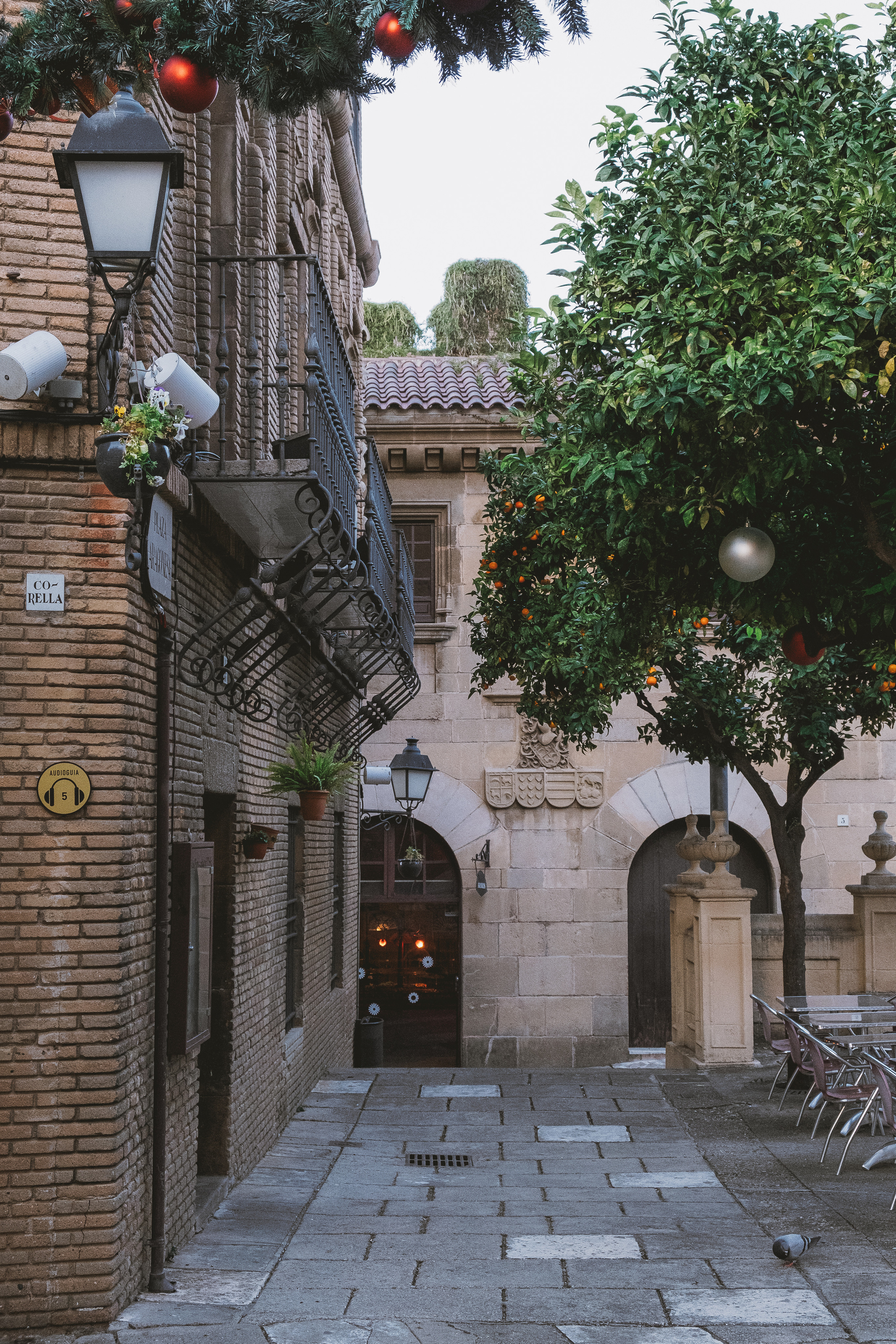 Poble Espanyol (Испанская деревня, исп. Pueblo Español)