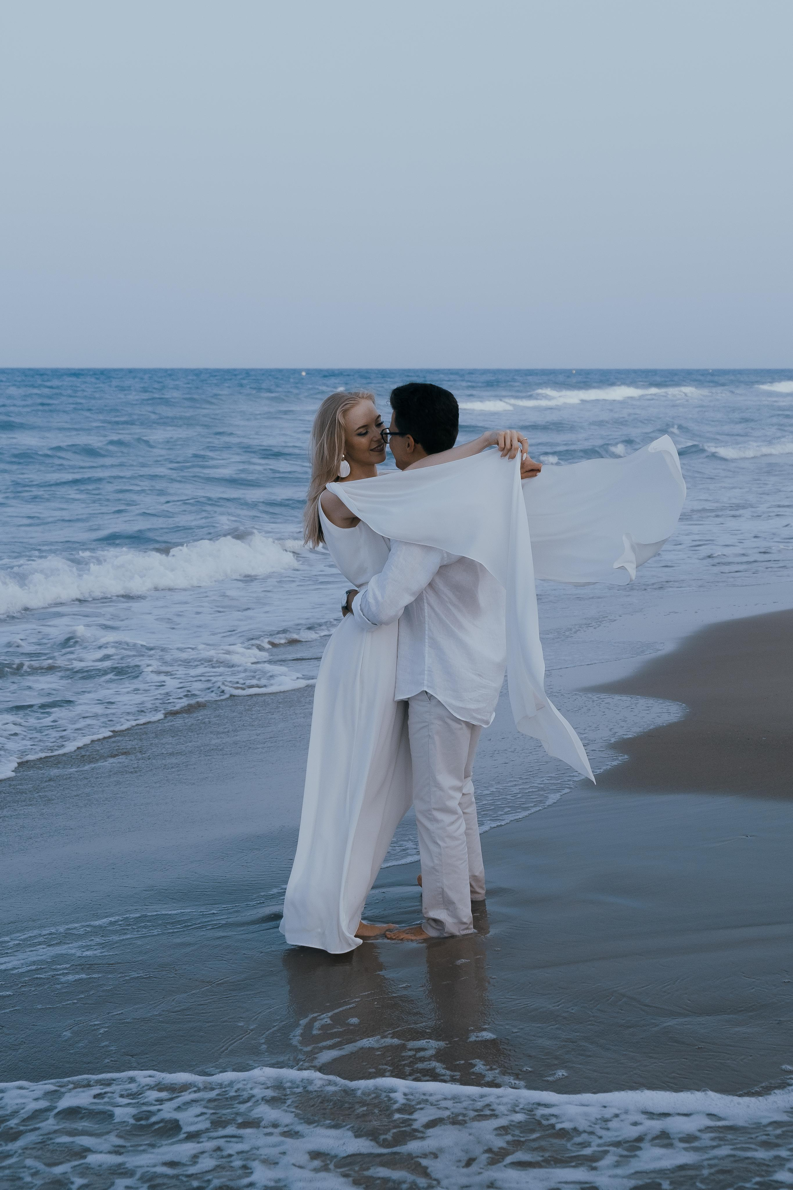 Vika & Slava: Лав стори на диком пляже в Испании