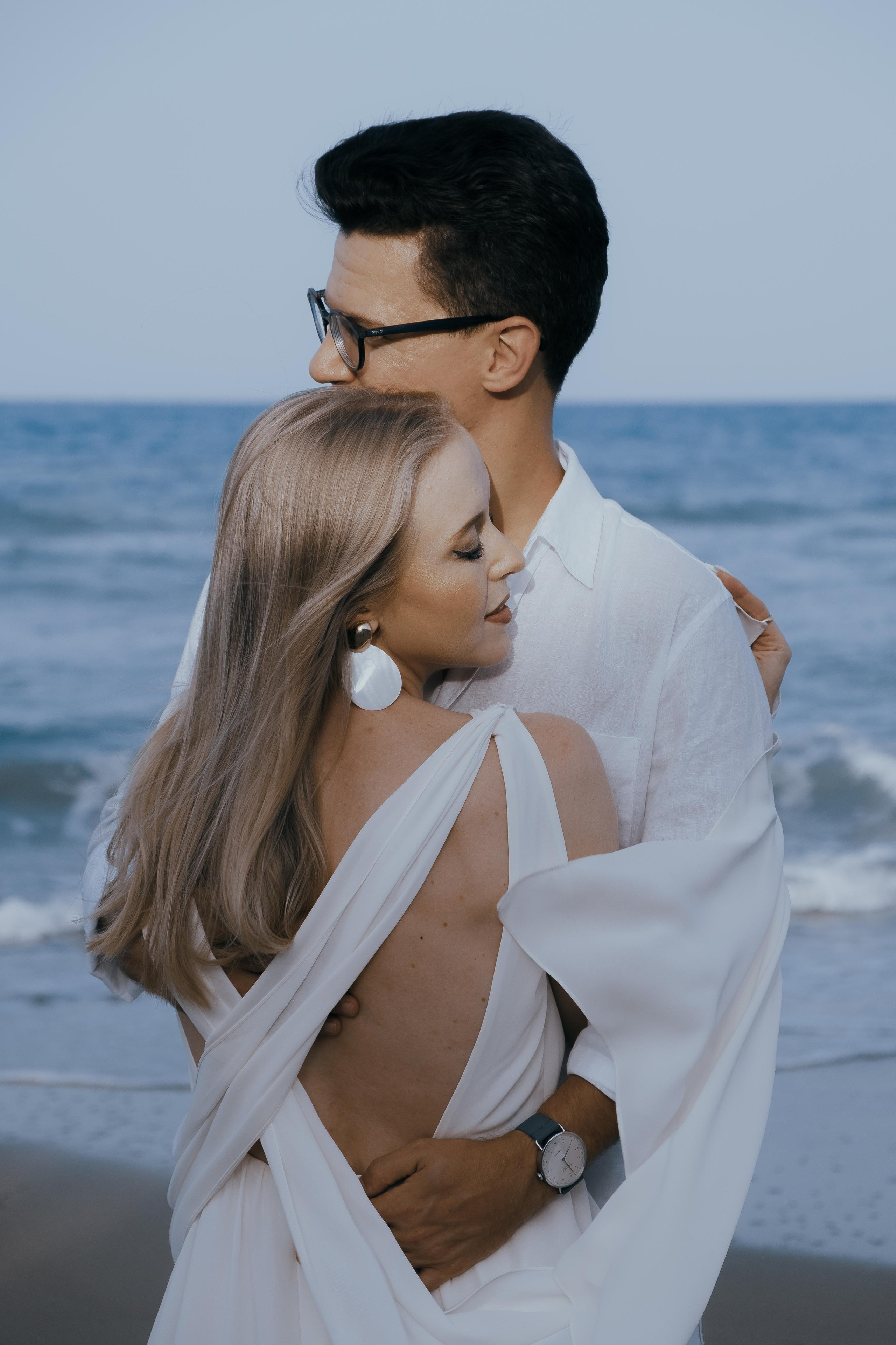 Vika & Slava: Лав стори на диком пляже в Испании