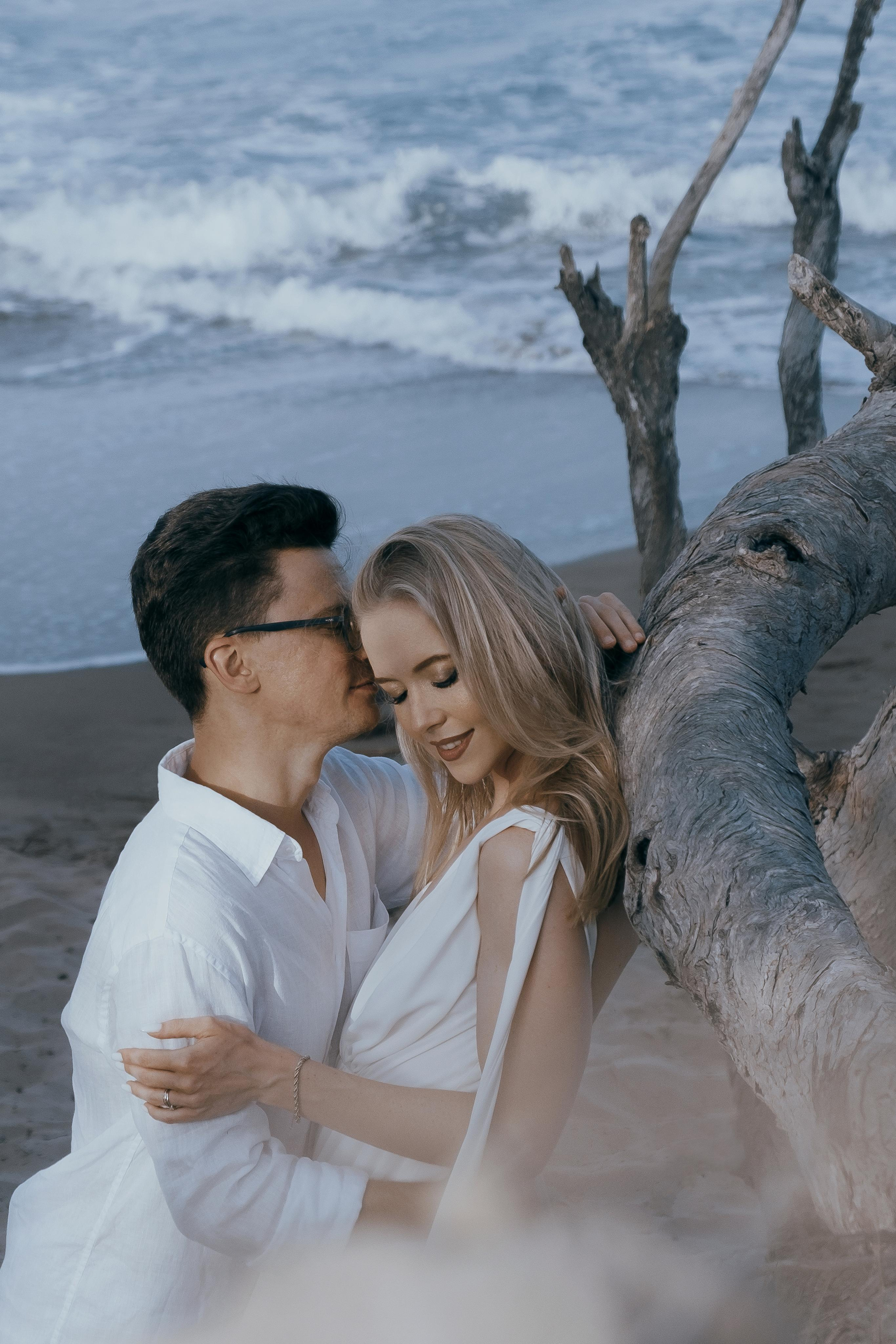 Vika & Slava: Лав стори на диком пляже в Испании