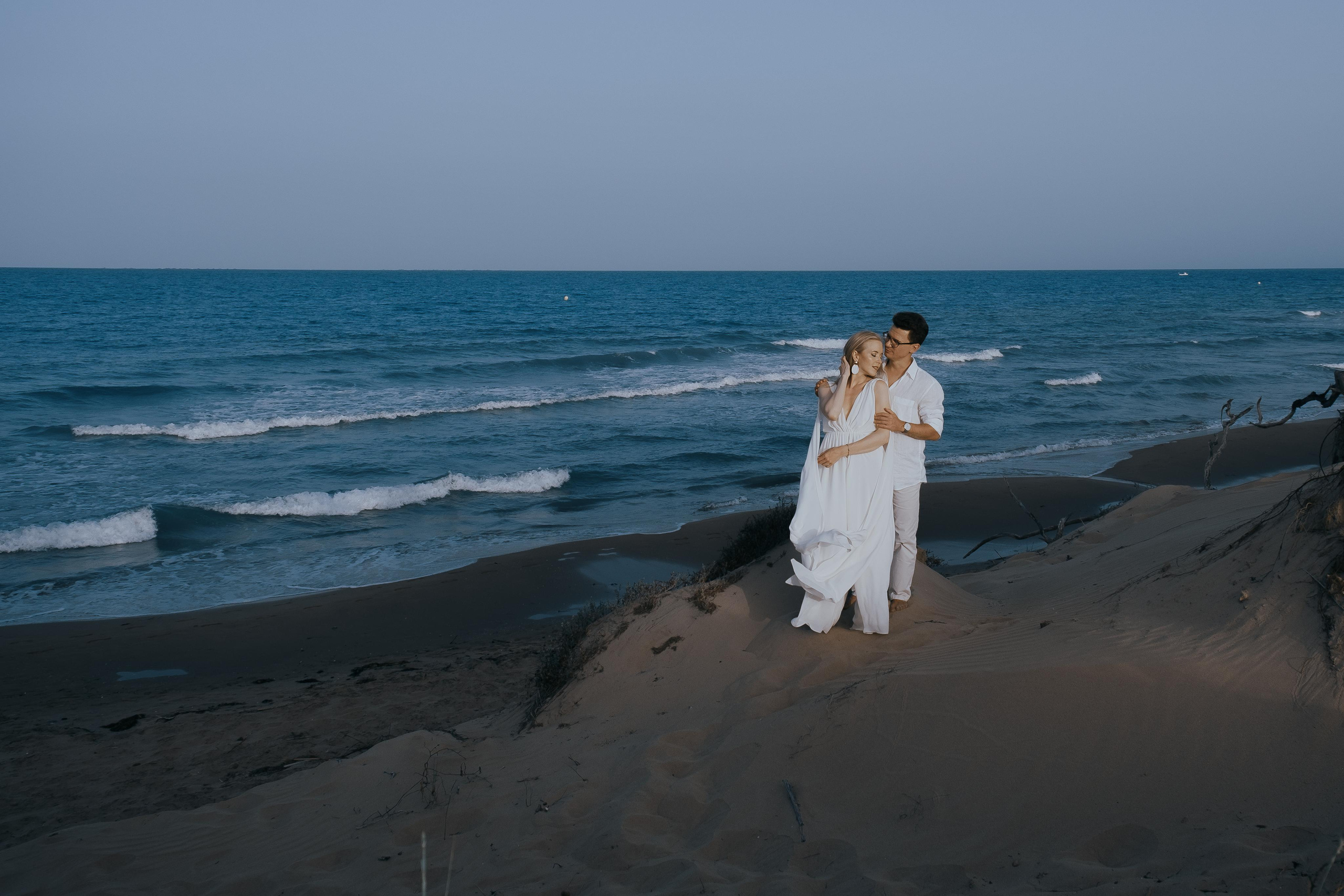 Vika & Slava: Лав стори на диком пляже в Испании