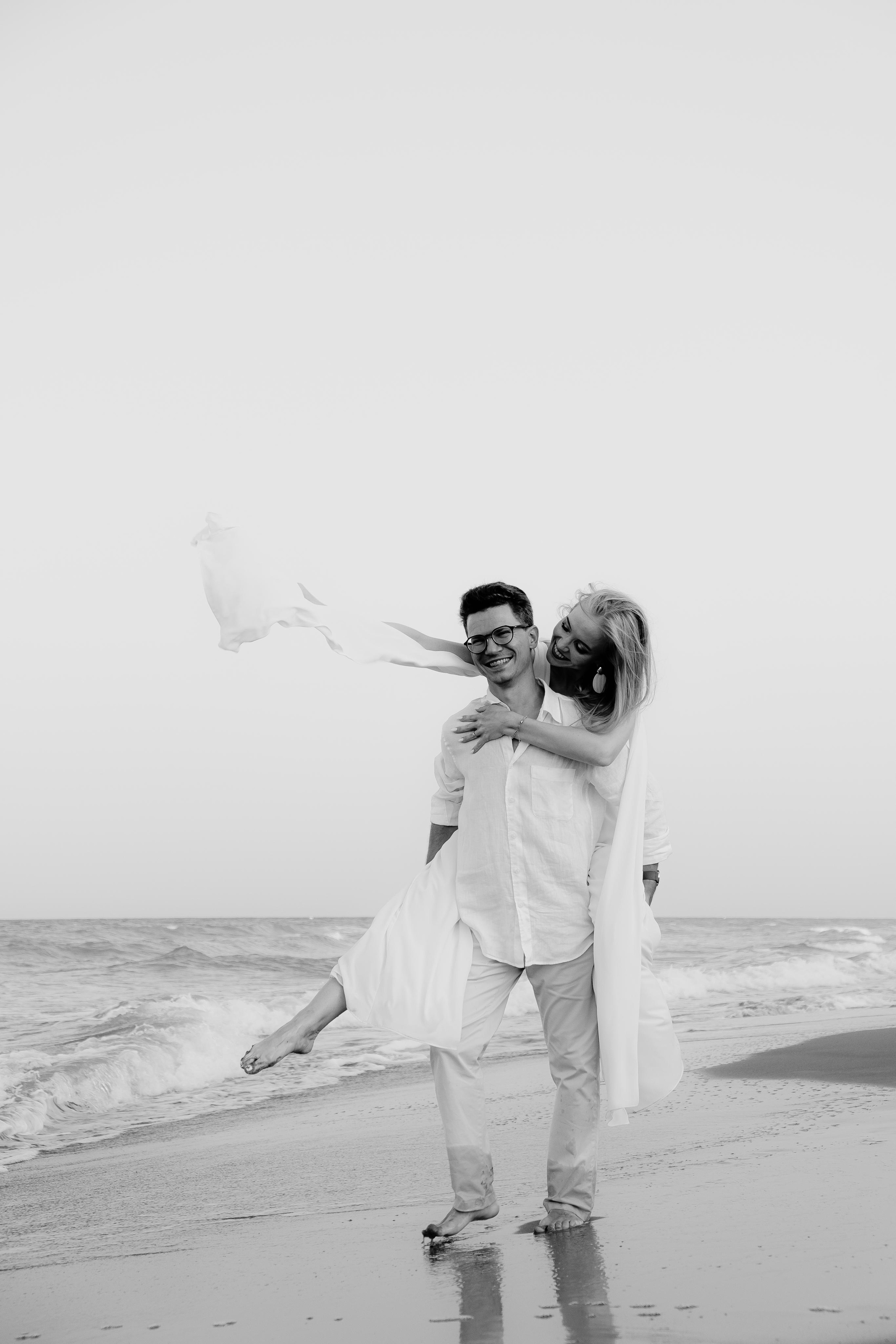 Vika & Slava: Лав стори на диком пляже в Испании