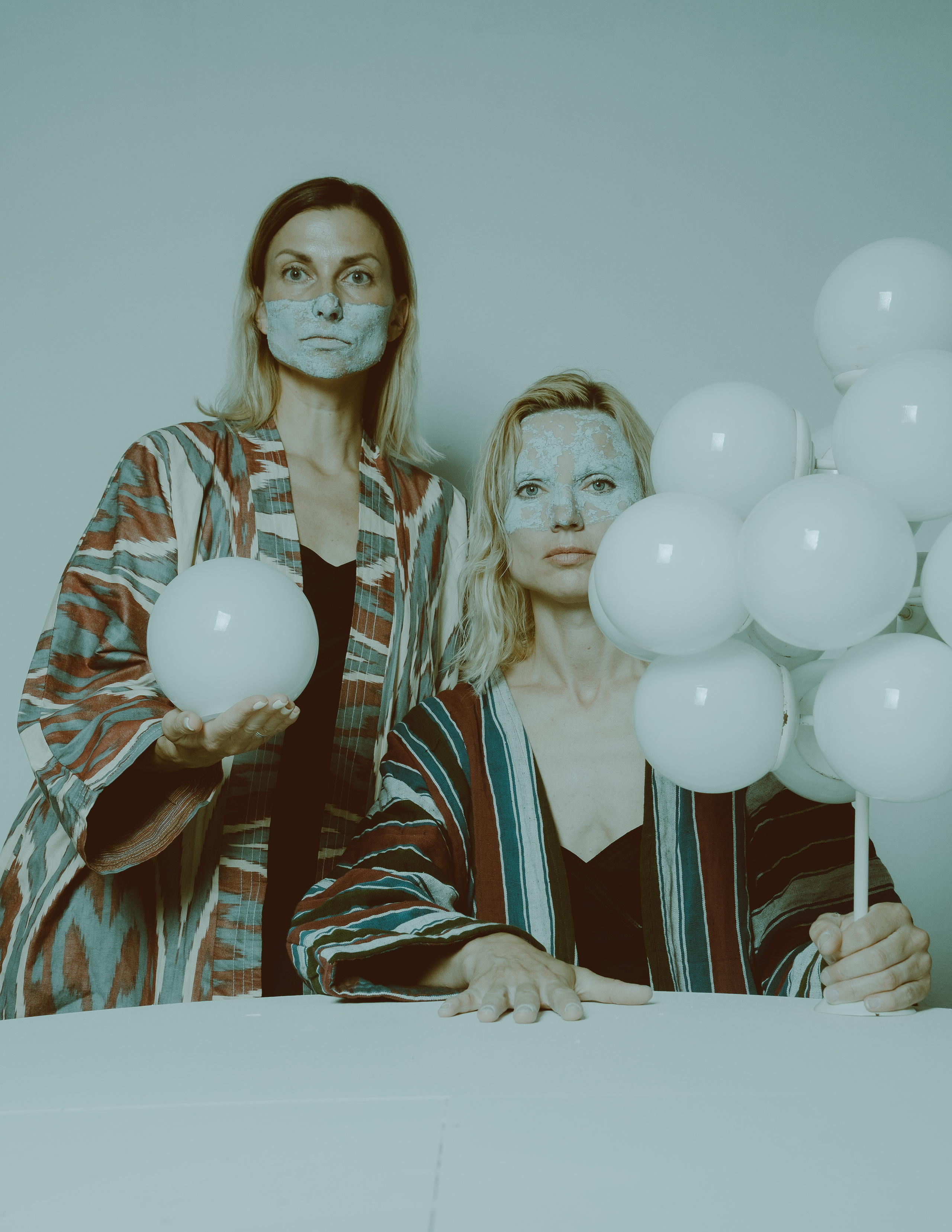 Coherence. Креативная арт-фотосессия с двумя девушками