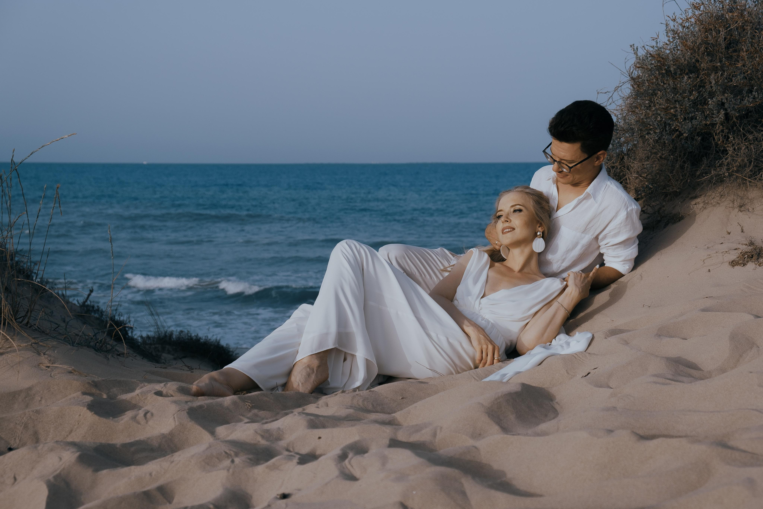 Vika & Slava: Лав стори на диком пляже в Испании