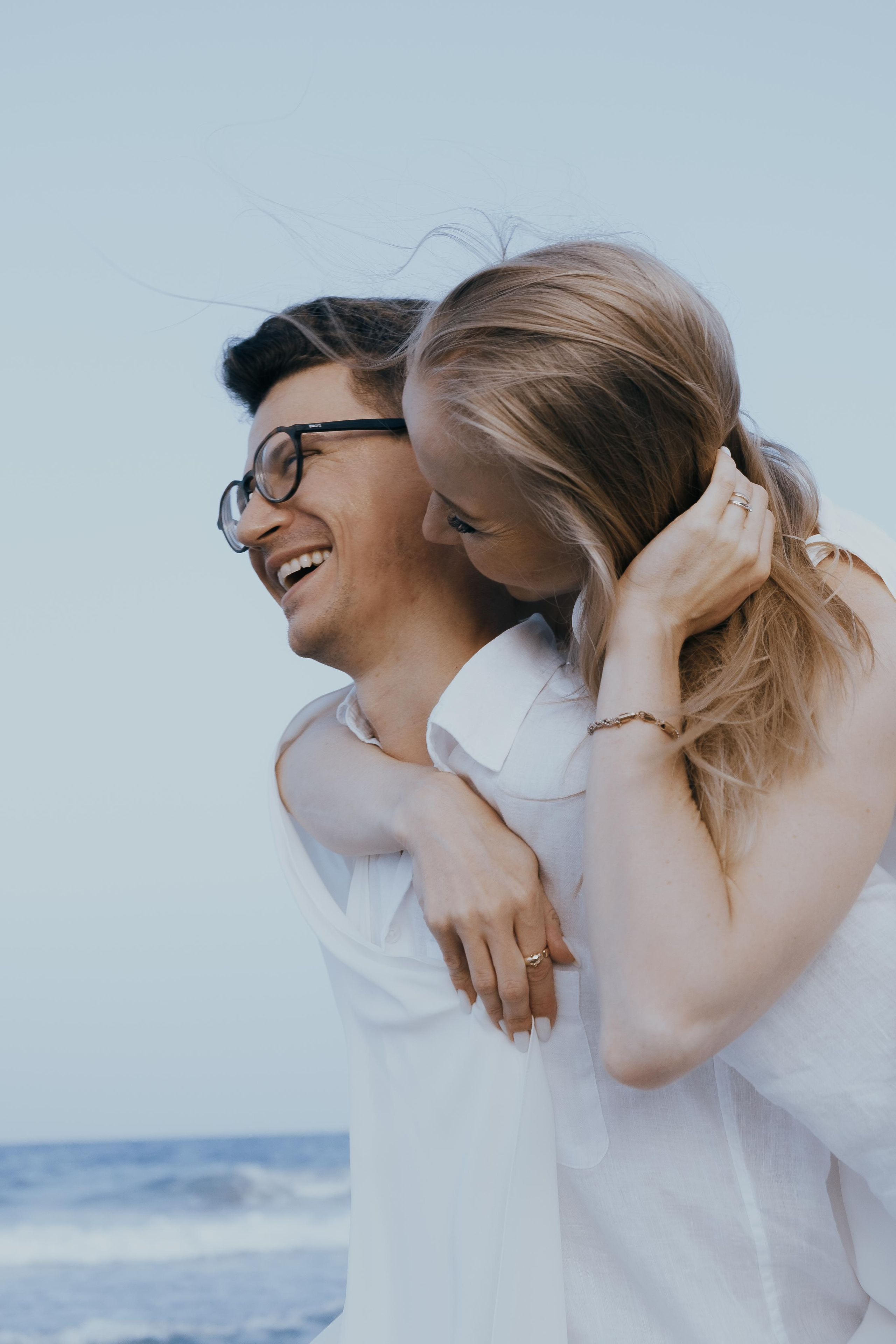 Vika & Slava: Лав стори на диком пляже в Испании